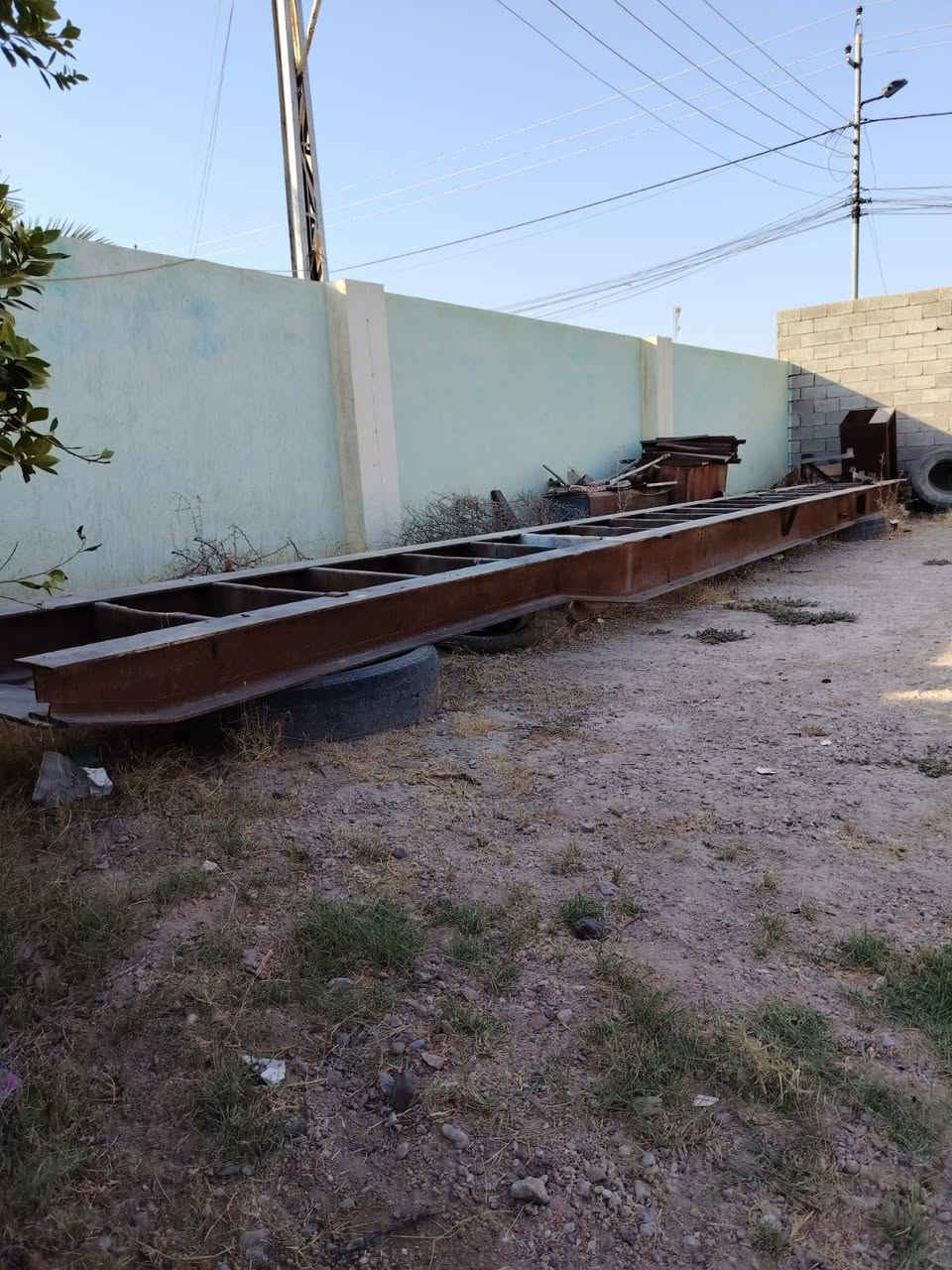 السلام عليكم شاصي حدادي 16  اوكراني من الاوليات طول 13.70كامل فرممات صناديك السعر 35 وبيه مجال العنوان الرمادي ابو طيبان ***********
