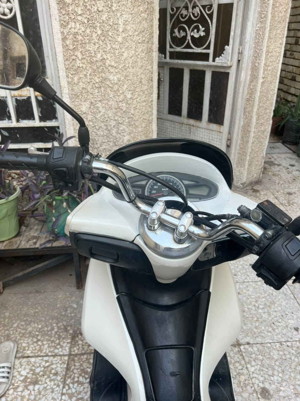 من رخصة الأدمن السلام عليكم عليكم دراجه PCXالجيل الأول ياباني محرك150cc مكفوله كفاله عامه محركها خير من الله كهربائيات كلها شغاله شرط الفحص جيب فيتر وياك وفحص فحص كامل السعر مليون و400 وبيها مجال للشراي العنوان بغداد الشعب حي سومر شارع المدارس للأستفسار اتصل على رقم
*********** واتساب موجود
