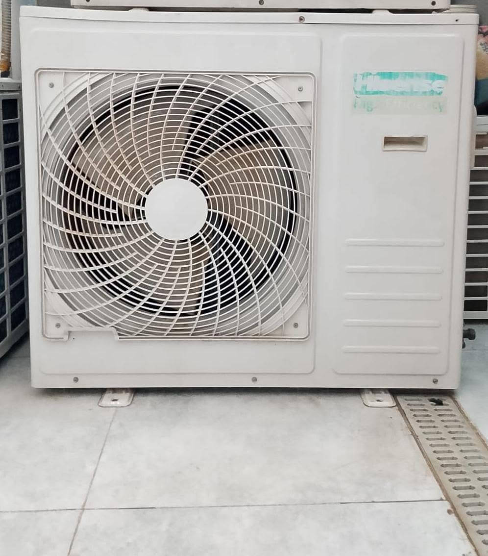 السلام عليكم
سبلت كنتوري نوع    ( Hisense )
3 طن   ( 36000Btu )
نظافة 99%
للتواصل : ***********
