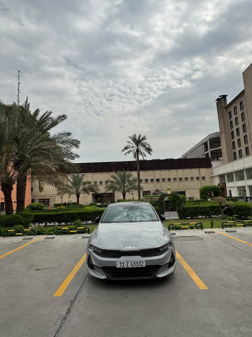 سلام عليكم 
K5 GT gt2  2024 
اللون سمنتي
ممشى 37km
المكينه  شكد ماقويه لل100 السياره تبطنش 
2.5L turbo
300hp 
420nm
نظام سمارت ستريم يعني gdi ودوش
كير 8 نمر dct نمراته تلزكك بلكشن 
مواصفات السياره فول الفول مزوعه مواصفات
خمس كامرات
تحديد مسار
تحذير المغادره من المسار ومحافظة عل المسار 
مثبت سرعه ذكي ومتفاعل مع السياره الامامك
تنبيه تصادم امامي وخلقي وجانبي وتوقف مو بس تنبيه
نقاط عمياء 
ارباكات 8 حتى للركبة 
حساسات اماميه وخلفيه 
هاند بريك كهرباء 
اوتو هولد 
شفتات خلف المقود 
اربع جام اوتو والاماميات مدبله 
سماعات BOSS يعني تونس 
بنراما عل طول السياره 
المقعد السايق والراكب كهرباء وتدفئه وتبريد ومسند ظهر ثنينهن 
تدفئه ستيرن 
اربع وضعيات قياده وبيه السبورت بلاص يفصل تراكشن وتونس بصوت التايرات
تايرات جديده 
ويل19 اربعتهن نضيفات كلش ولا بيهن عواج بس بلاص داخلي من الشركه
السياره نظيفه وحلوه
تقريباً انضف GT 24 وبهيج ممشى وبهيج مواصفات 
 الضرر بابتين سايق وبنيد مبدل بس 
لا جاملغات بارد ولا شاصي ولا راديترات ولا ايرباكات كلشي وكاله 
صور الحادث عندي وللتفاصيل اكثر تواصل وياي 
***********
مكاني بغداد
