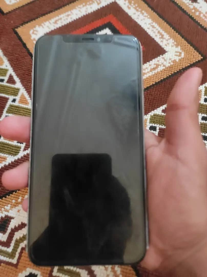 السلام عليكم أيفون اكس ماكس بلادي وتر الجهاز كلشي بي شغال مابي اي نقص فقط الضهر بي كسور و مغلف الذاكره 256 البطاريه بلادي 77 ولا تصررف الكامرات فد شي السعر 175قفل متواجد فيس و اواتساب ***********

نص مكتوب في الصور:
- ٣:٤٧
- البطارية
- حالة البطارية والشحن
- رسالة مهمة حول البطارية
- حالة بطاريتك متدنية جدا. يمكن أن يبدل أحد مزودي خدمة Apple المعتمَدين البطارية لاستعادة الأداء والطاقة القصويين.
- العثور على خيارات الخدمة...
- الحد الأقصى للقدرة
- ٧٧٪
- هذا قياس لقدرة البطارية مقارنة بقدرتها عندما كانت جديدة. قد تسبب القدرة المنخفضة بتقليل ساعات الاستخدام بين عملية الشحن والأخرى.
- أقصى قدرة للأداء
- تدعم بطاريتك حاليا الأداء الطبيعي وقت الذروة.
- شحن البطارية المحسن
- للحد من استنزاف عمر البطارية، يتعلم الـ iPhone من عادات الشحن اليومية، بحيث ينتظر ولا يتجاوز ٨٠٪ حتى يحين موعد حاجتك إلى استخدامه.
- حول رجوع اسم الطراز iPhone Xs Max رقم الطراز MT552AH/A الرقم التسلسل FFMY1FQRKPH6 القطع وسجل تاريخ الخدمة الأغاني الفيديوهات ٢٠١ الصور ٣٥٧ التطبيقات ٢٣ السعة ٢٥٦ غ.ب. متوفرة ١٩٥,١٤ غ.ب. عنوان Wi-Fi F8:E9:4E:C2:9D:2E Bluetooth F8:E9:4E:BF:F8:A9 البرنامج الثابت للمودم ٧.٠٣.٠٢ SEID EID
- حول
- القطع والخدمة
- تجمع Apple سجل تاريخ القطع والخدمة، ويعرض السجل معلومات عن هذا الـ iPhone وحالته وتفاصيل إصلاحه.
- معرفة المزيد
- سجل تاريخ الخدمة
- الخدمة >