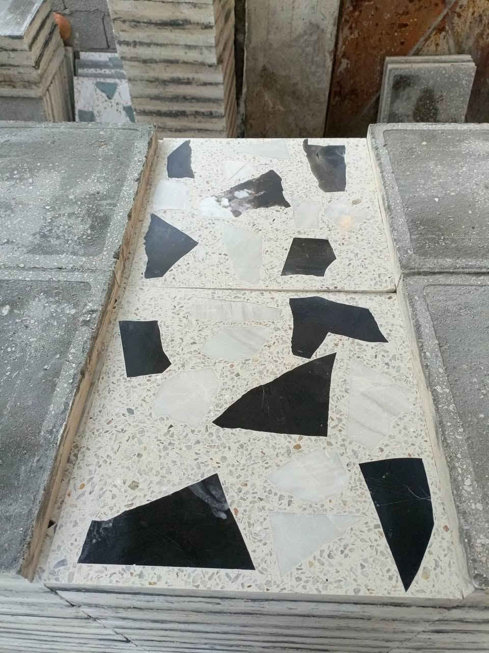 حياكم الله يوجد لدينا شتايكر ملون وعادي قياس 80*80//60*40/40*40كذالك يوجد لدينا بلوك اوتماتيك حراري للاستفسار الاتصال على الرقم ***********.
