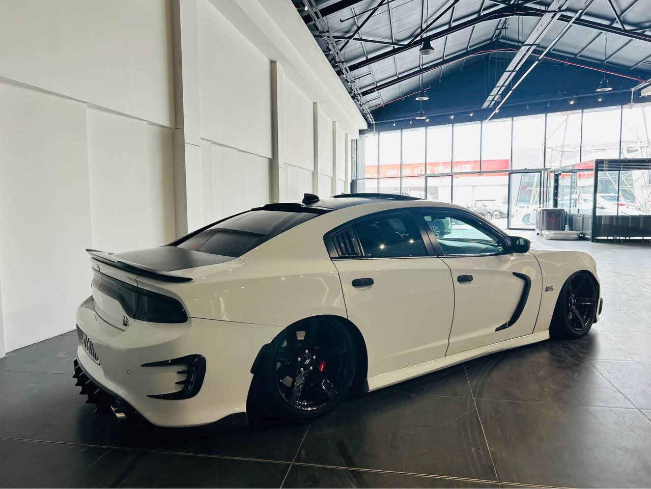 Dodge charger SRT 2021
سلام عليكم
سياره بيها ٢ قطع سبغ بدون دواخل بدون ايرباك 
سيارة فول واحد علي واحد حتا سقف اسود وسندوق اسود بيلاد مكتوب بل سنوية سيارة رادار جو رقم بيها 
فول فول كماليات جمالية سيارة بيها ٢٨$ ورقة. غرامة بعد معامةلة رجع 

واتس اب :-*********** أربيل, العراق

