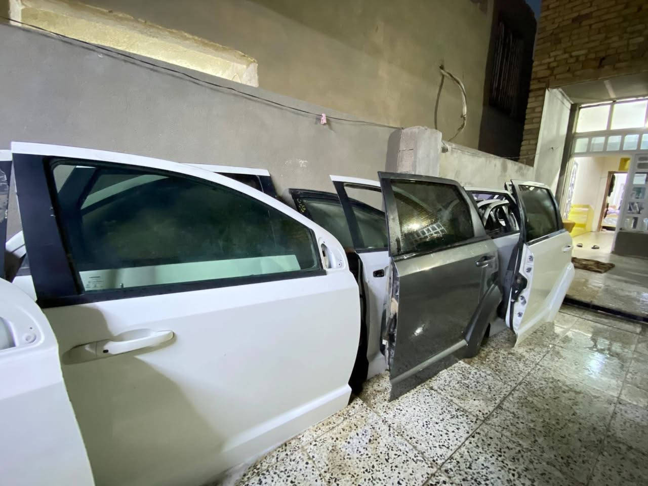 السلام عليكم تحيه للادمن حبايب گلبي عرض حلو أبواب جورني ابيض وكريمي وصناديگ شرط النضافه مكاني ديوانيه مال گصه شرط النضافه الباب ب٧٥ الف مقفلات الصناديگ الواحد ب٧٥ تدللون ***********
