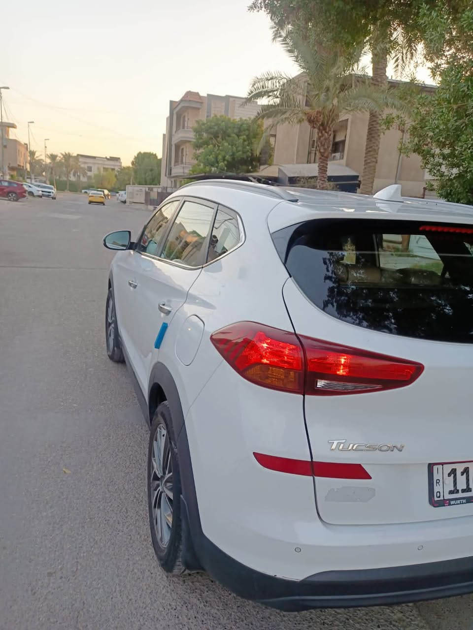HYUNDYI TUCSON(وكالة القاصد)
الموديل :-2019
عداد المسافة :-70000 كم
حجم المحرك :-2000 doch 
لوحات التسجيل :- بغداد بأسمي سنوية مجددة 2029 
المواصفات :-
1- بصمة ابواب وصندوق وتشغيل
2- نظام ترحيب عند الاقتراب
3- كرسي السائق كهرباء
4- كشنات جلد
5- شاشة اصلية +كامرا خلفية
6- اريل نفكيتر
7- شاحن واير ليس 
8- وبقية المواصفات الاساسية .
السعر :-18000$ بيه مجال جدا جدا بسيط
العنوان :- شارع فلسطين - حي المهندسين
للتواصل :-***********
السيارة مكفولة من الحادث والبارد والصبغ
