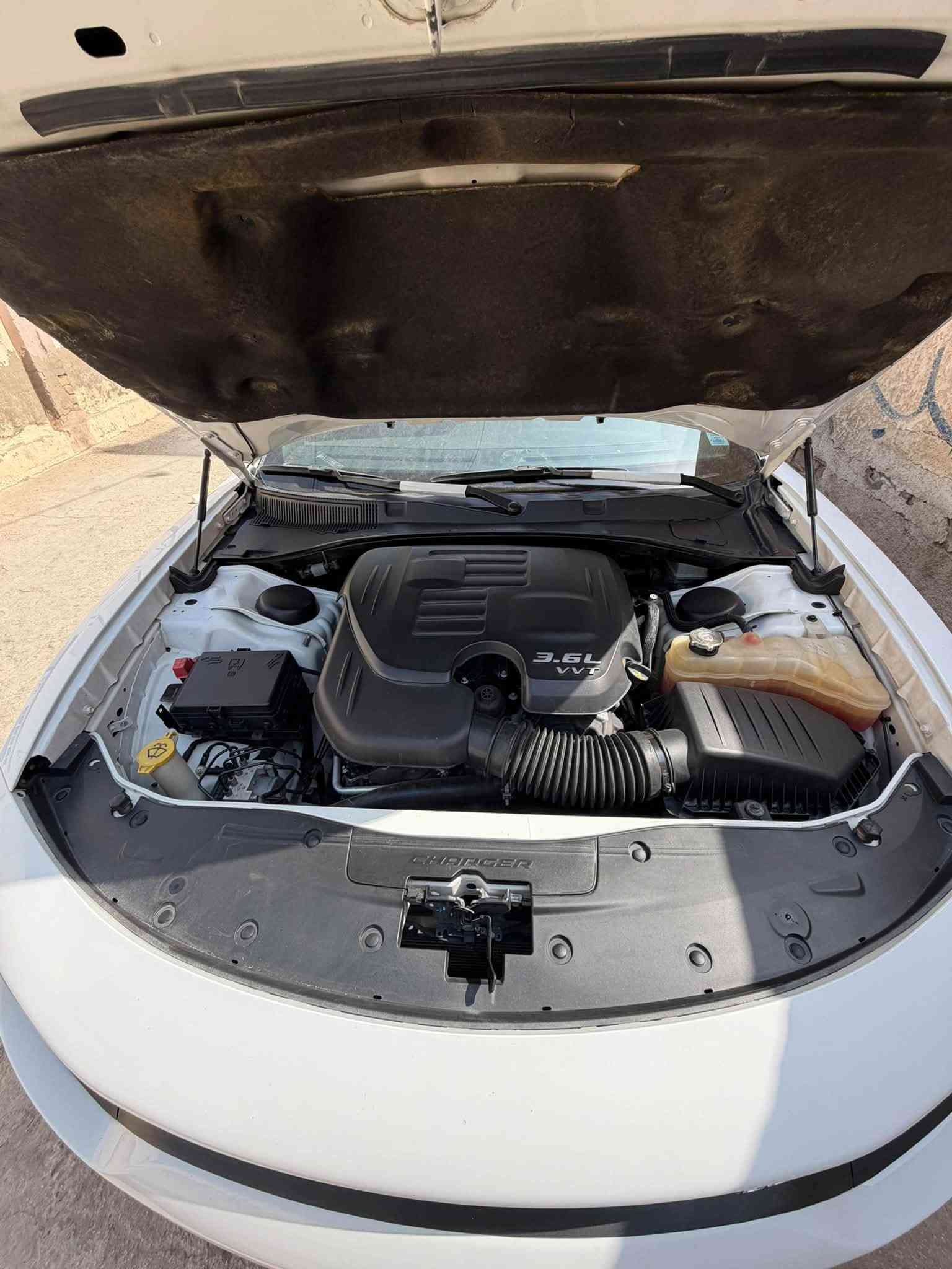 سلام عليكم 
دوج چارجر 
موديل : 2022 
فئــــــه : GT 
حجم المحرك : 3600cc 
عداد المسافه : 81.000mi 
‏ Axel back - دفع خلفي
مواصفات : مواصفات اعتيادية 
الضرر : كفاله السياره - وارد كندي 
رقم دهوك بأسمي 
للاستفسار 
رقم الهاتف : ***********
الواتســاب : ***********
