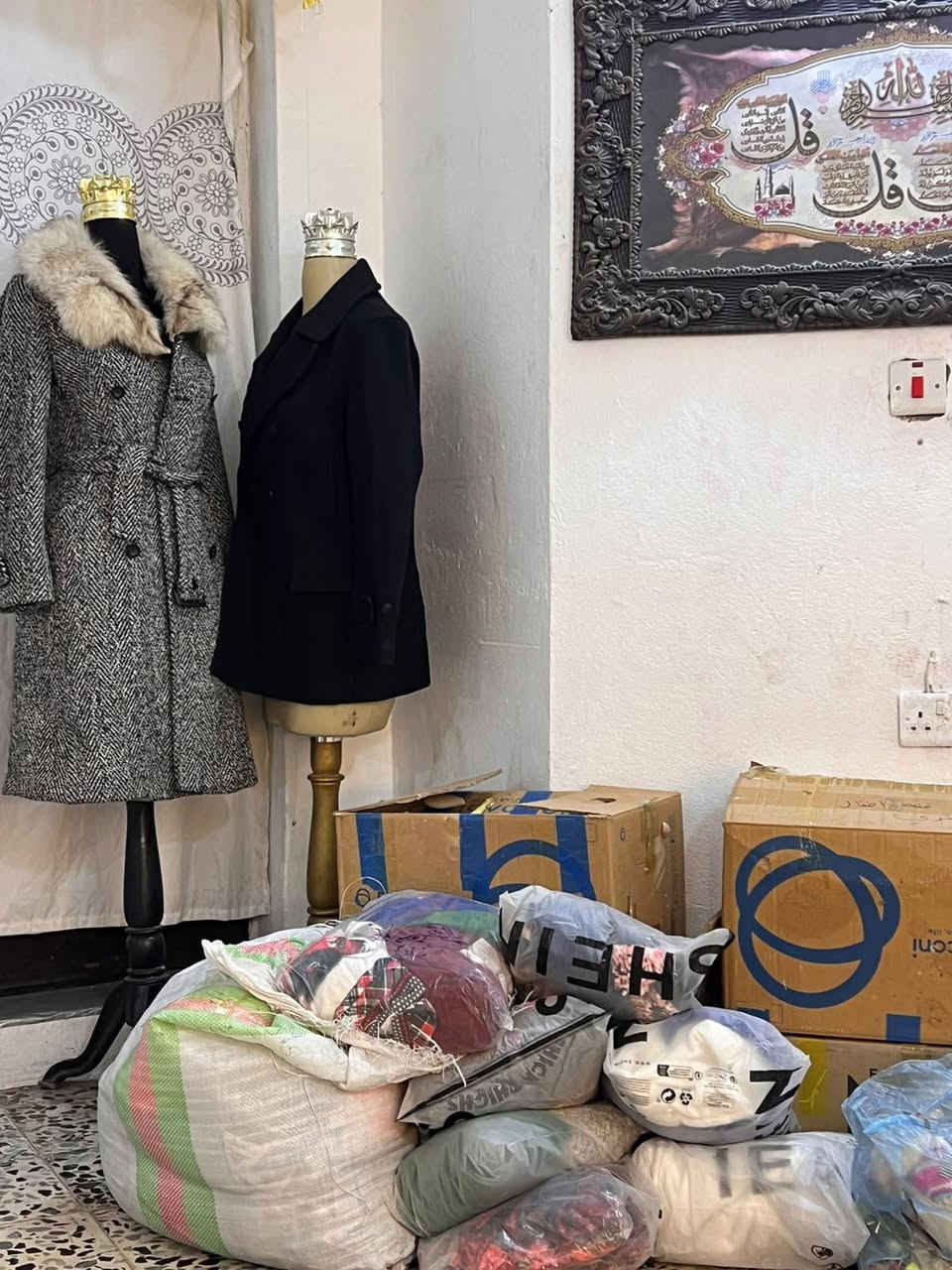 شلعه ملابس اطفال ونساء ١١٤ قطعه شي ان جديد كلش حلوات  بغداد الكريعات الصور خاص ***********
