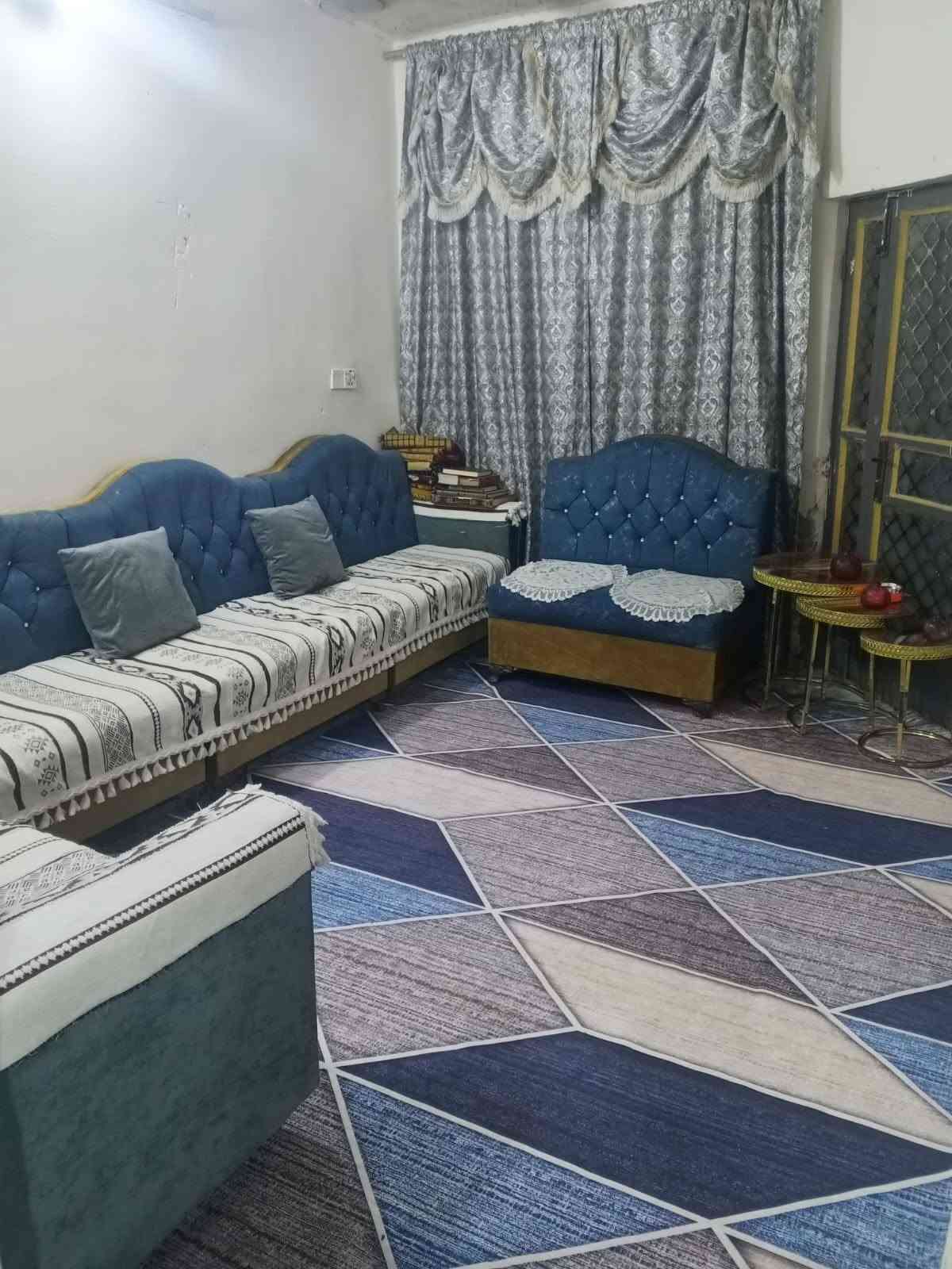 دار للبيع او مرواوس وفرق بصيط مساحة 100مبربع العنوان شهداء البياع قرب حسينيه حسن العسكري بشارع البستان قريبه علا مولد فرع السواق السعر على الخاص رقم ***********
