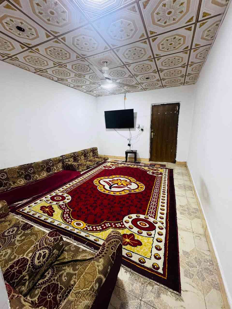 بيت للبيع في القبلة حي الشهداء خلف أفران النرجس المساحة 105 طابو صرف مسلح طابقين الطابق الأول يحتوي على ديوانية وأستقبال ومطبخ وغرفة أضافة ألى حمام وصحيات أما الطابق الثاني يحتوي على غرف عدد 3 وحده صغيره تعتبر مخزن وحمام وصحيات السعر المطلوب 125 للإستفسار التواصل على الرقم
***********
