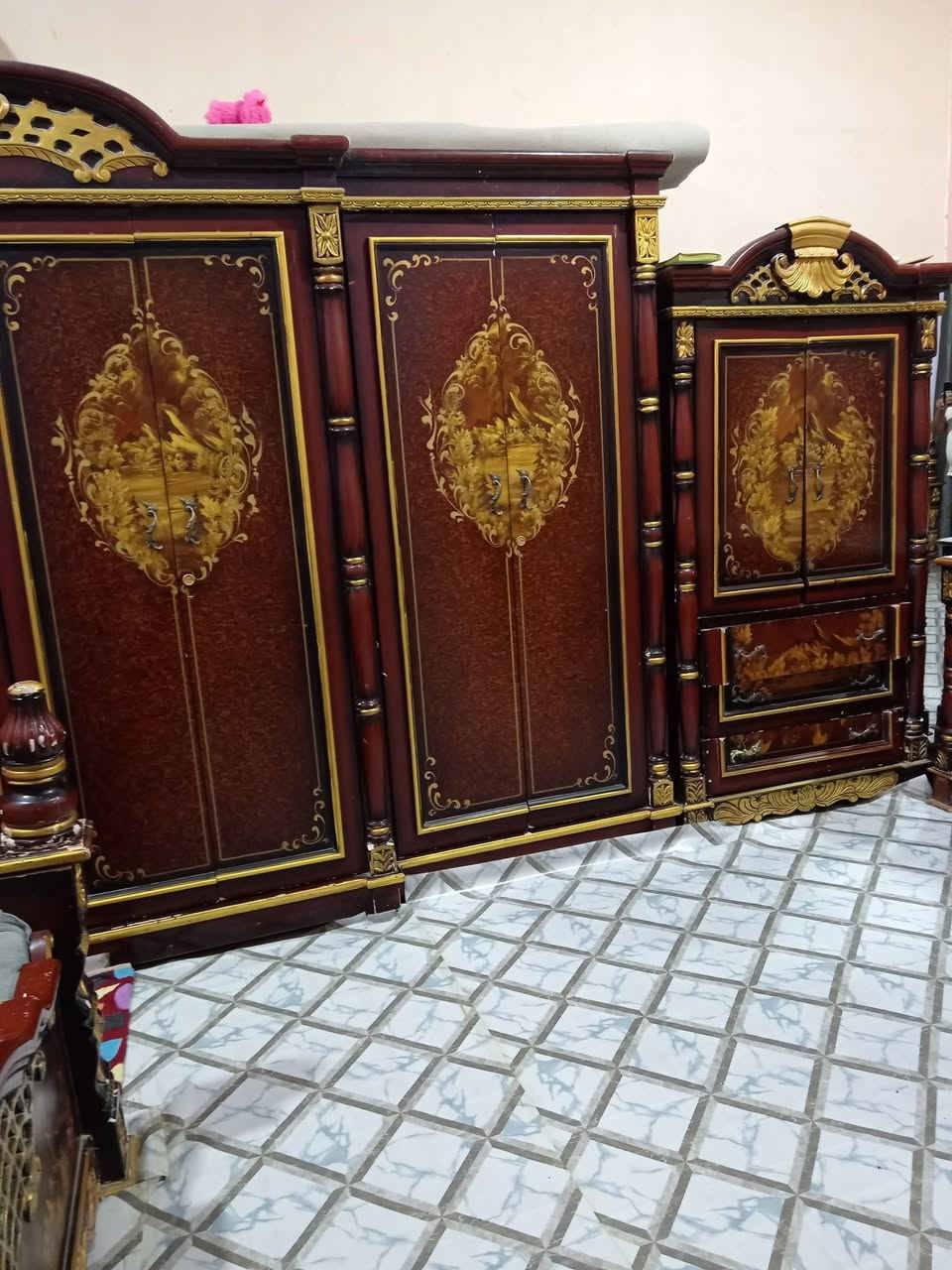 سلام عليكم قرفه جديده كويتيه كبيره جدن الكنتور 8 أبواب + ميز  امرايه + كنتور بابين تابع للقرفه + 2 اميوزه

جرارات + زاويه + جربايه كبيره السعر 900
العنوان البصرة قضاء الزبير محلت الشمال رقم الهاتف ***********
