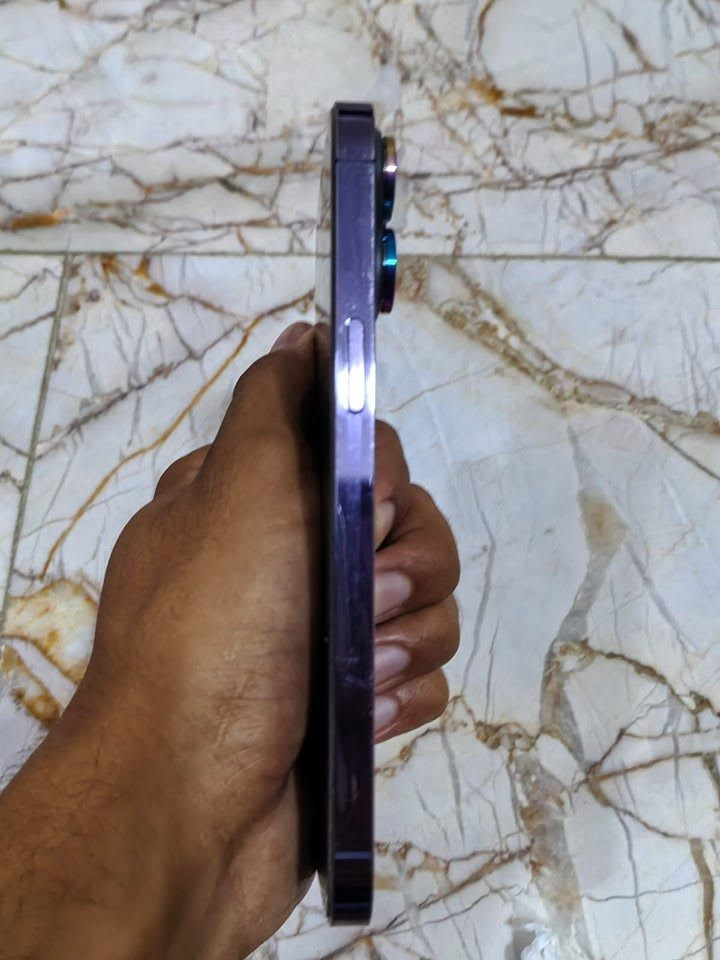 14 برو ماكس
شرق اوسط خطين
ذاكره 256
بطاريه 91 
جهاز مكفول ماداخل صيانه ابد 
فقط هذه لكسر بضهر وما اثر على لكامرات 
سعر جهاز ب850 وبيه مجال متوفر واتساب ***********
