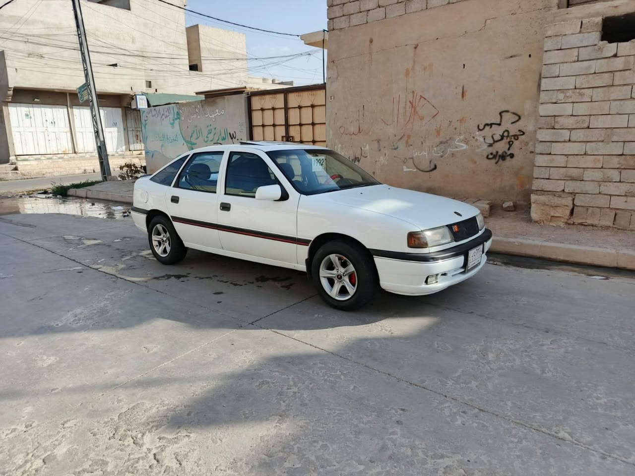 السلام عليكم فكترا موديل 92/سنوية 28/شرط التحويل كابون گير مكينة شرط طخم تواير جديد كهربائياتها كلها شغاله سلايت قفل مركزي سيارة بلا صبغ فقط دوائر دوسات العنوان جانب الايمن رقم الهاتف ***********/بي واتساب
