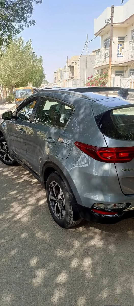 سبورتج 21 خليجي رقم اربيل الدولي فول مواصفات عدة البصمة سيارة كفالة عدة الجاملغ الامامي وقليل بالباب بدون دواخل نهائيآ 
مواصفات:: بانوراما تحكم ستيرن كامل 3 وضعيات قيادة قطعتين تبريد اشاير بالمري ويل كب كروم شاشة كبيرة كامرة دوارة حساس امامي خلفي بك لايت LED لايت منضومة كاملة زنون داخل لونين مكينة 2000 دوش وبعد بيها هواي مواصفات معروفة 
سعر 185$ قابل للتوافض مكانها واسط العزيزية 
***********
