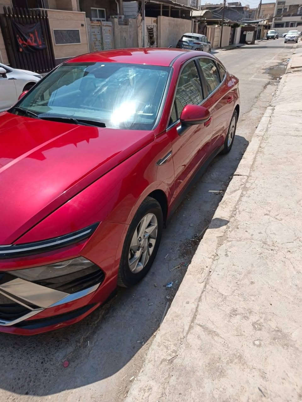 سوناتا الشكل الجديد بسعر مناسب 
بيع فقط بدون مراوس فقط بيع 
موديل 2025 حرة باسمي  بدون رقم مدفوع كمرك وضريبة كامل 
شبه زيرو ماشية الفين فقط بعدها بلزكات الشركات 
حادثها لغد وراجع نفسه بدون كص الشاصي سليم ميزانية موس   
مواصفات عادية بصمة تحديد مسار شاشة كبيرة  بيها بصمات عدد 2  داخل ابيض وباقي المواصفات المعروفة محرك 2500 تنفيس طبيعي بدون تيربو اقتصادية بالبانزين جدا كل اغراضها شادها اصلية من باب وجاملغ 
نواقص السيارة ليد الامامي مرات يشكل ومشتري واحد بي فطر وشغال انطي الك بس تبدل كارت مالته والبنيد يحتاجله تطبيك  تحب تعوفهن مراح ياثر عليك
راديتر بلاد مالتها غاز التبريد نفسه . 
السعر 139 ورقة جوه سعر تكلفتها 
عنوان بغداد السيدية حي الاعلام شارع البدالة 
هاتف 
***********
وبالخير على الي تكون من نصيبة 
فقط بيع بدون مراوس
