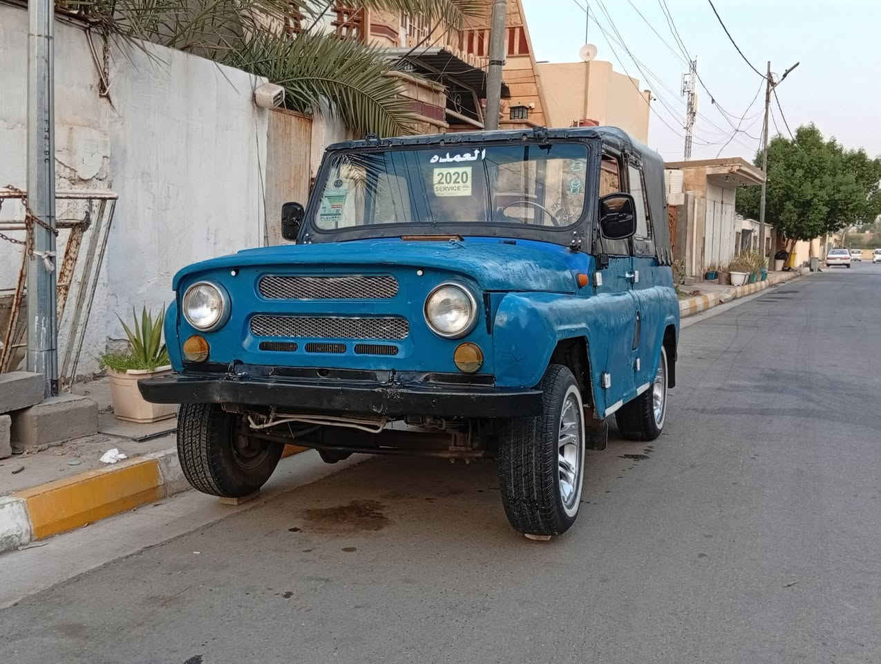 السلام عليكم ٨٨ للبيع تحويرة كاملة كير جديد مكينة خير من الله شاصي نضيف كهربائيات شغالة تخم تاير جديد لاستيك بدي ولاستيك ورك جديد كشنات جدد سيارة حلوة ومال شغل معروضة ب٢٧٥٠ وبيهة مجال للطيبين ***********
