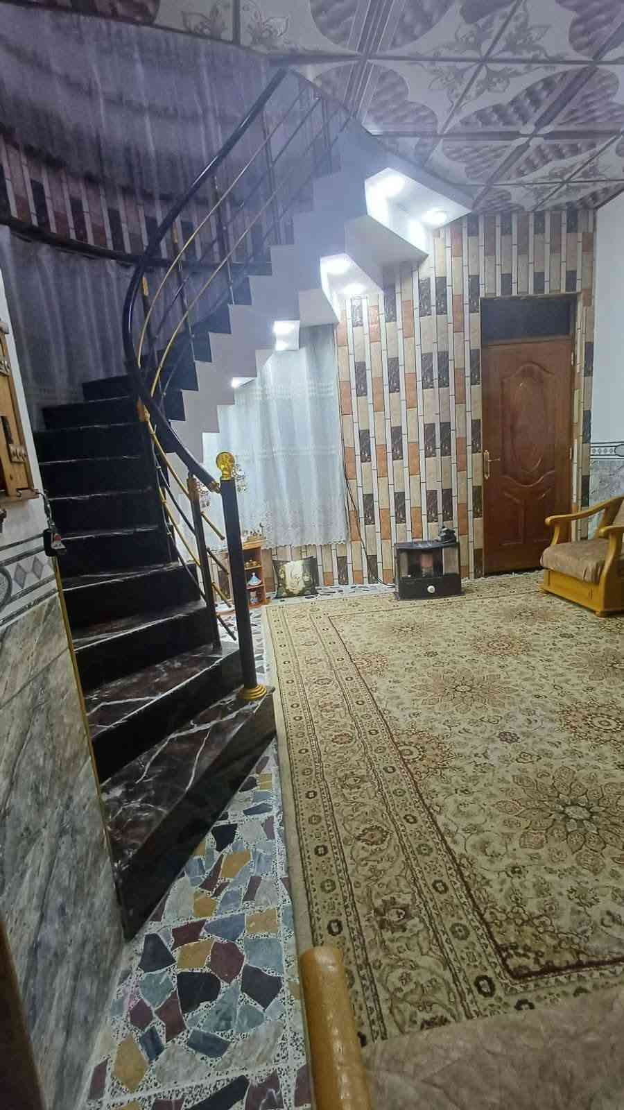سلام عليكم بيت للبيع في الفلوجه الشهداء قرب جامع المرسلين المساحه 125 واجهة 10 ونزال 12 ونص صاير بطحي يحتوي علا اربع غرف نوم وصالتين وستغبال ومطبخ حار وبارد وكراج بيت خير من الله بيت جاهز من كلشي 
طابو صرف سند بسم شخص واحد تحويل مباشر ركن 
علا شارعين تبليط خدمات كامله مي كهربه تبليط مجاري السعر 140 وبي مجال للستفسار 
(‏‪***********‬‏) ***********
