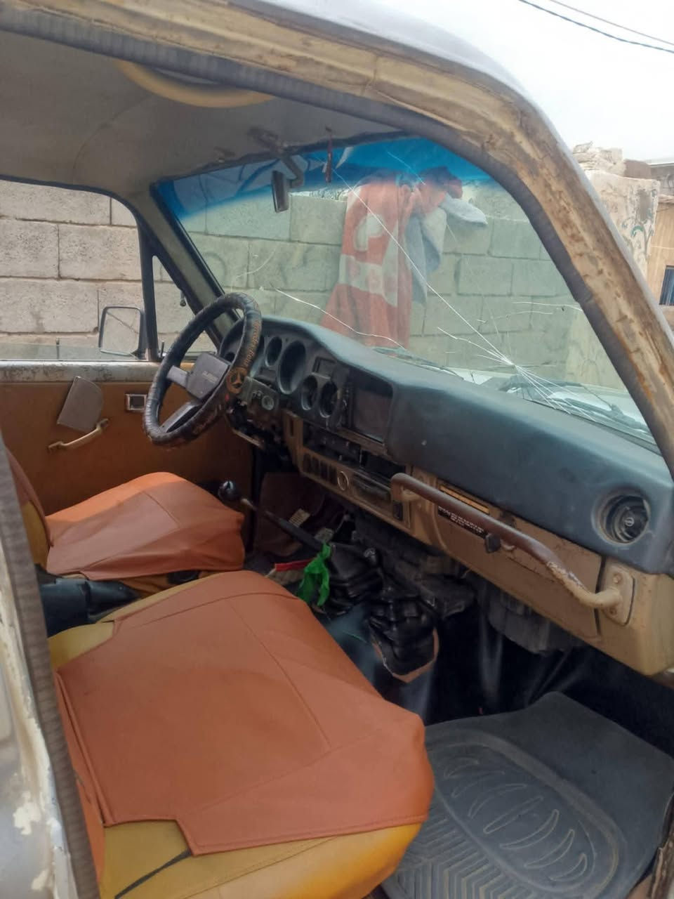 لاندكروز موديل ٩١ معلاية بالنسويه رقم ديالئ عندي بيه وكاله عامه يعني اني أحول المشتري  مكينه 3f كير لوكير كله مكفول كهربائيات كله تشتغل عنوان ديالئ بلدروز *********** السعر 35 وبيه مجال
