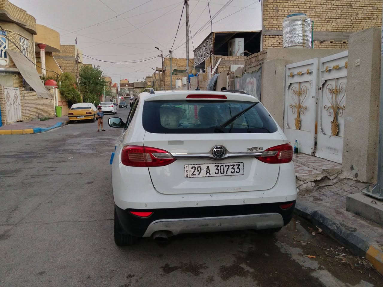 للبيع: سيارة بريليانس V5
المواصفات: 

​التبريد: شغال ممتاز

​الهزة والسنوية: جديدة

​الملكية: باسمي والتعديل/التحويل ثاني يوم مباشرةً

​المكانيك: كير ومحرك مكفولات بشرط

​المكان: واسط - الكوت

​السعر:72 ورقة (7,200$) وبيه مجال بسيط للشراي الجاد.

​للتواصل والاستفسار، يرجى المراسلة على الخاص أو الاتصال على الرقم: [***********].
