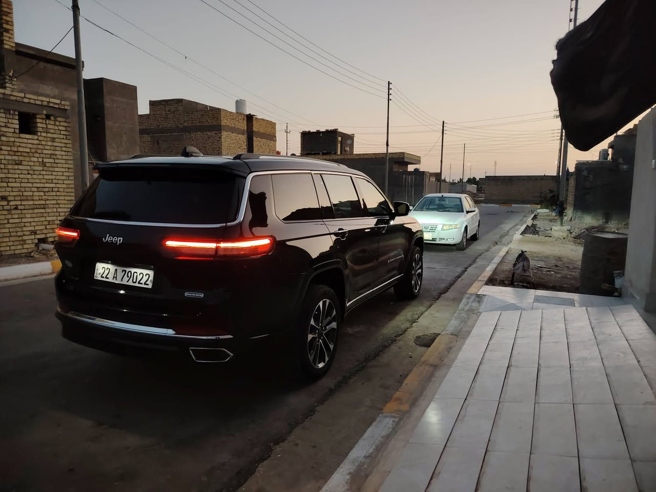 جيب اوفر لاند ٢٠٢٣ لون اسود ملكي 
المحرك: HEMI V8 سعة 5.7 لتر
القوة: 357 حصان
العزم: 529 نيوتن متر
القير: أوتوماتيك 8 سرعات
الدفع: 4×4 / AWD
المقاعد الاماميه حار بارد + كهرباء وخزن 
شاشه كبيره فيها نظام اندرويد
انضمه قياده +جكات
فتحة سقف بانوراما
ماشيه 46 الف مايل
صندوق كهربائي والكشنات الخلفيه كهرباء
نضام سماعات Mclntosh
الحادث جاملع امامي
للستفسار الاتصال على الرقم
***********
