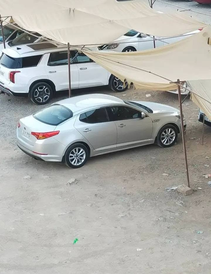 .السلام عليكم 
كيا اوبتيما K5 مديل 2011 خليجي محرك  دوش لون سلفر  رقم اربيل  موجودة بكركوك بيه بطاقة بانزين محرك وكير بشرط مامفتوج  
والسياره  مكفوله من الصبغ وحتى الدعاميات مكفوله من الصبغ 
بس بيه اشويه بارد
 ومقاعده جلد ابلاديات
السعر ١١٢
للاستفسار  *********** 
*********** كركوك, العراق
