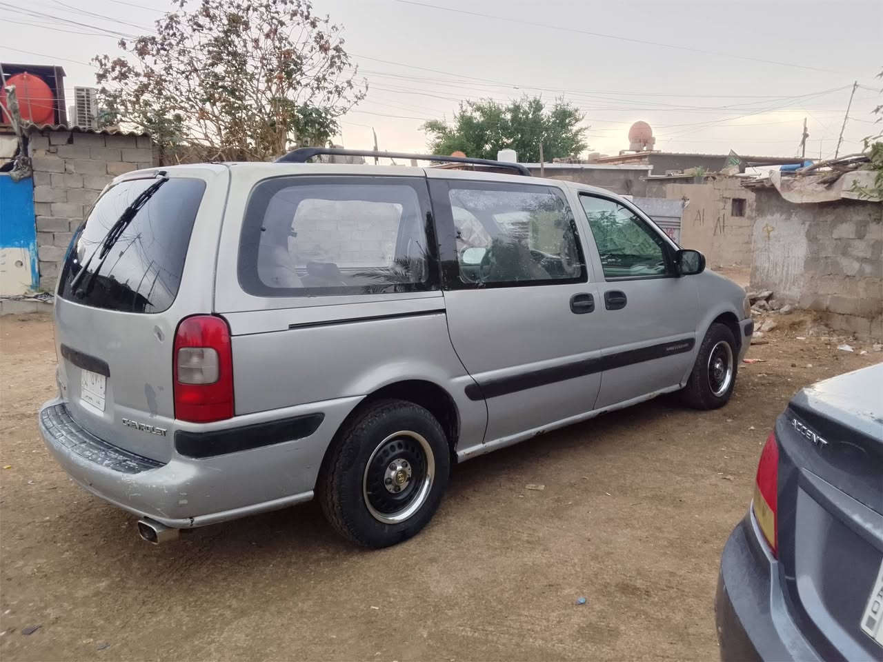 سلام عليكم سياره شوفر ليت فنچر موديل 2000 سياره. حلوه كشرها نضيف تخم تاير كهربائيات شغاله كير نضيف مكينه نضيفه بيها كازكيت بس شغاله تحويل ثاني يوم أبيع سعر 20 ورقه رقم بغداد الماني مكاني بغداد الزعفرانية رقم ***********
