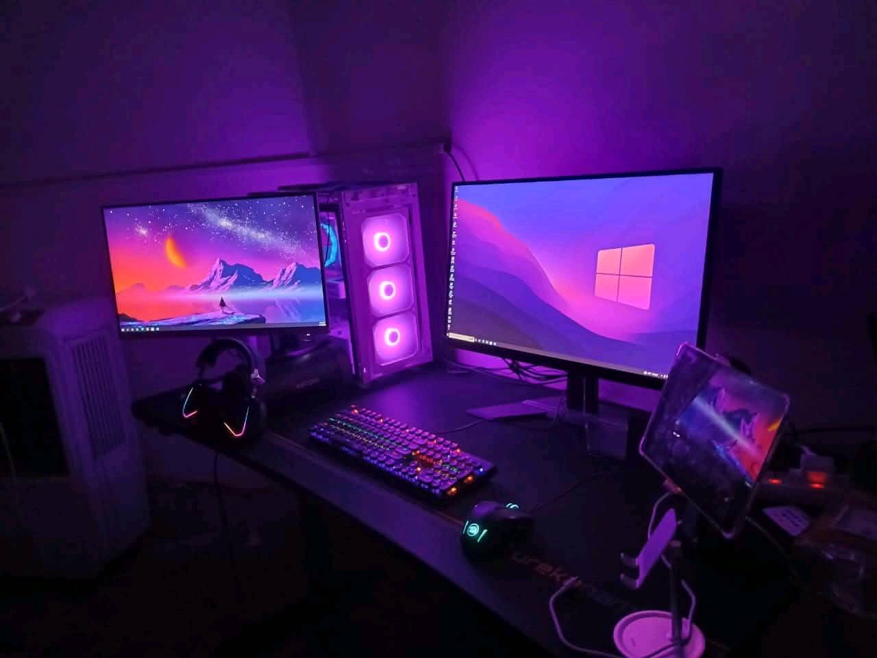 pc للبيع 
المواصفات :

CPU :AMD RYZEN 5 5600X
GPU Cooling: Thermaltake UX200
GPU :GeForce RTX GIGABYTE 3060 vision 12 GB [3 fan ]
M.B : B550M-A PRO
M.2 : msi spatium m480 1TB 7000MB/s
PSU : Thermaltake smart BX1RGB 750w
RAM : XPG SPECTRIX (16GB )8 * 2 3200mhz
CASE : XPG battle cruiser
Monitor 1 : gigabyte m27Q 165Hz
Monitor 2: MSI modern MD241 series IPS 75HZ
كرسي مكتبي العاب FANTECH OC-259 
 وميز  180 سنتم EUREKA د  ويا ماوس باد عل كبرة 
عاكسة فاربر 4 امبير 1000va  بطارية 100 امبير نص عمرها تشغل هاي سستم اقل ساعة
السعر المطلوب مليونين و 300 الف 
2.300.000 وبيها مجال للشراي 
رقمي :  ***********