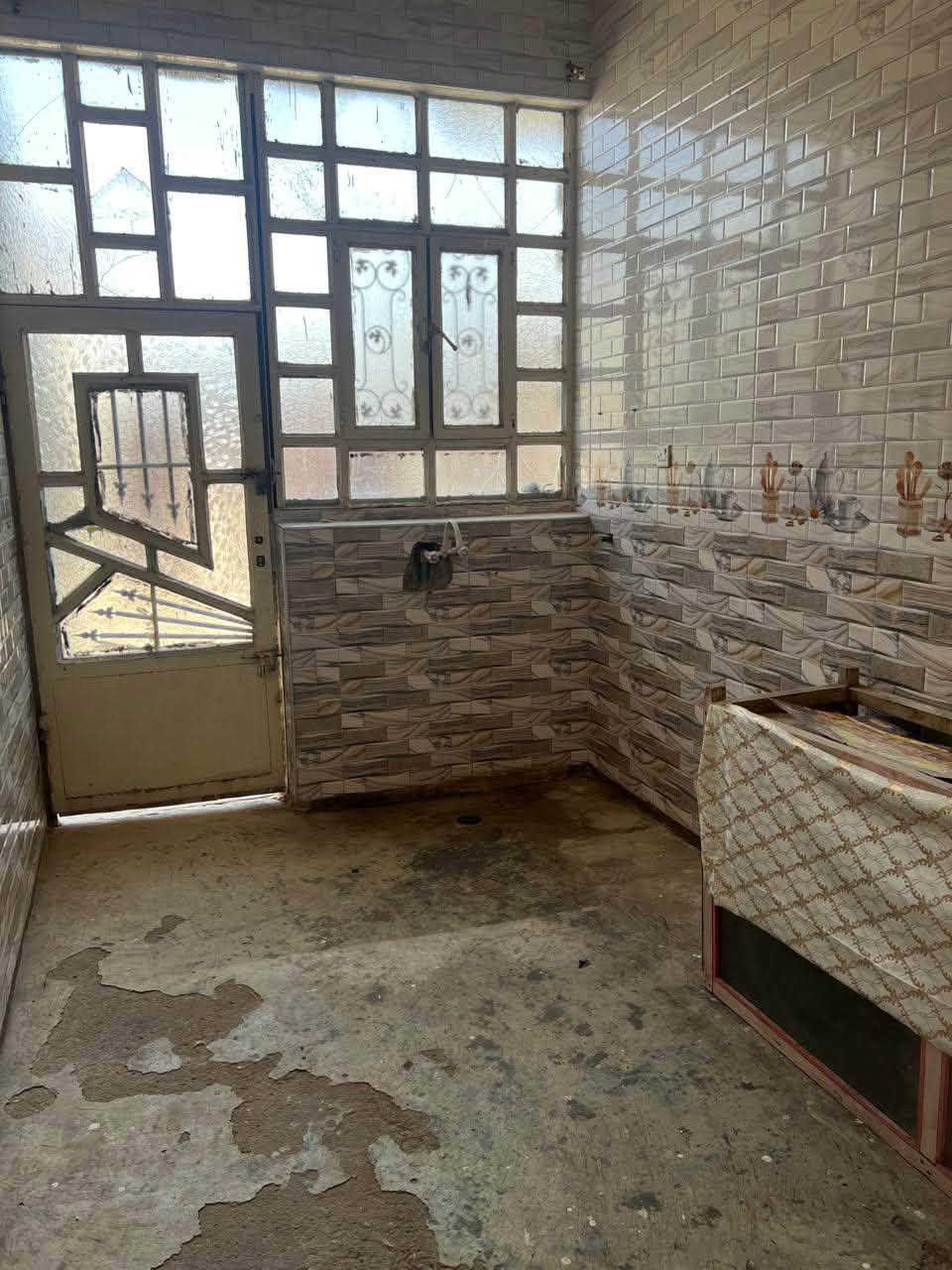 🏠 مشتمل للإيجار – حي جبيل

📍 الموقع: حي جبيل، مقابل مجمع رحاب

🏡 تفاصيل المشتمل:
🔹 الطابق الأرضي
🔹 صبّة ناعمة
🔹 غرفة
🔹 ديوانية
🔹 مطبخ
🔹 صحيات
🔹 مناور

💰 الإيجار: 200 ألف دينار شهرياً
🔒 السعر قفل

📞 عندك عقار تريد تأجره أو تبيعه؟ راسلنا

📱 *********** اتصال
📱 *********** واتساب كورك

🏡 الرحمة للعقار –

نص مكتوب في الصور:
- ٢:٢٩
- عدي اسيا
- ٤ صور، مقطع فيديو ١
- ١:١٣ م