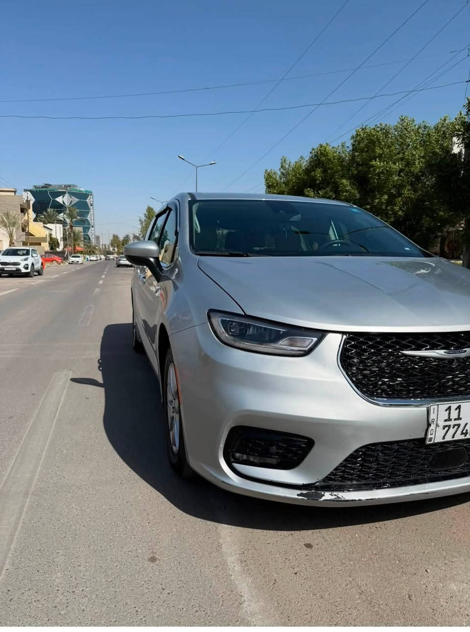 كرايسلر باسفيكا موديل 2023  هزه جديده رقم جديد باسمي
محرك 3600 

7 راكب vip

حادثه بنيد 

مواصفات السيارة فول عده الفتحه

تشغيل عن بعد  

بصمه تشغيل

بصمه ابواب 

ابواب كهربائي تحكم كنترول

تدفئه كشنات 

تدفئه ستيرن

صندوق شفط

شاشه كبير

رادار  امامي خلفي جانبي

السعر 195$

مكان السيارة . بغداد حي العدل  

☎️ هاتف / واتساب***********
