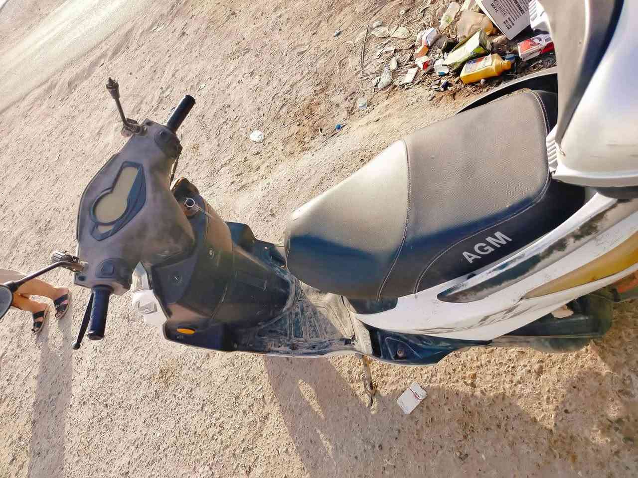 السلام عليكم سكنس صيني شغال سلف كهربائيات كاملة اوراقة كاملة ما يشتغل  يرادلة تفيلس سعر 175وبي مجال الاتصال على  الرقم*********** مكلف بل نشر
