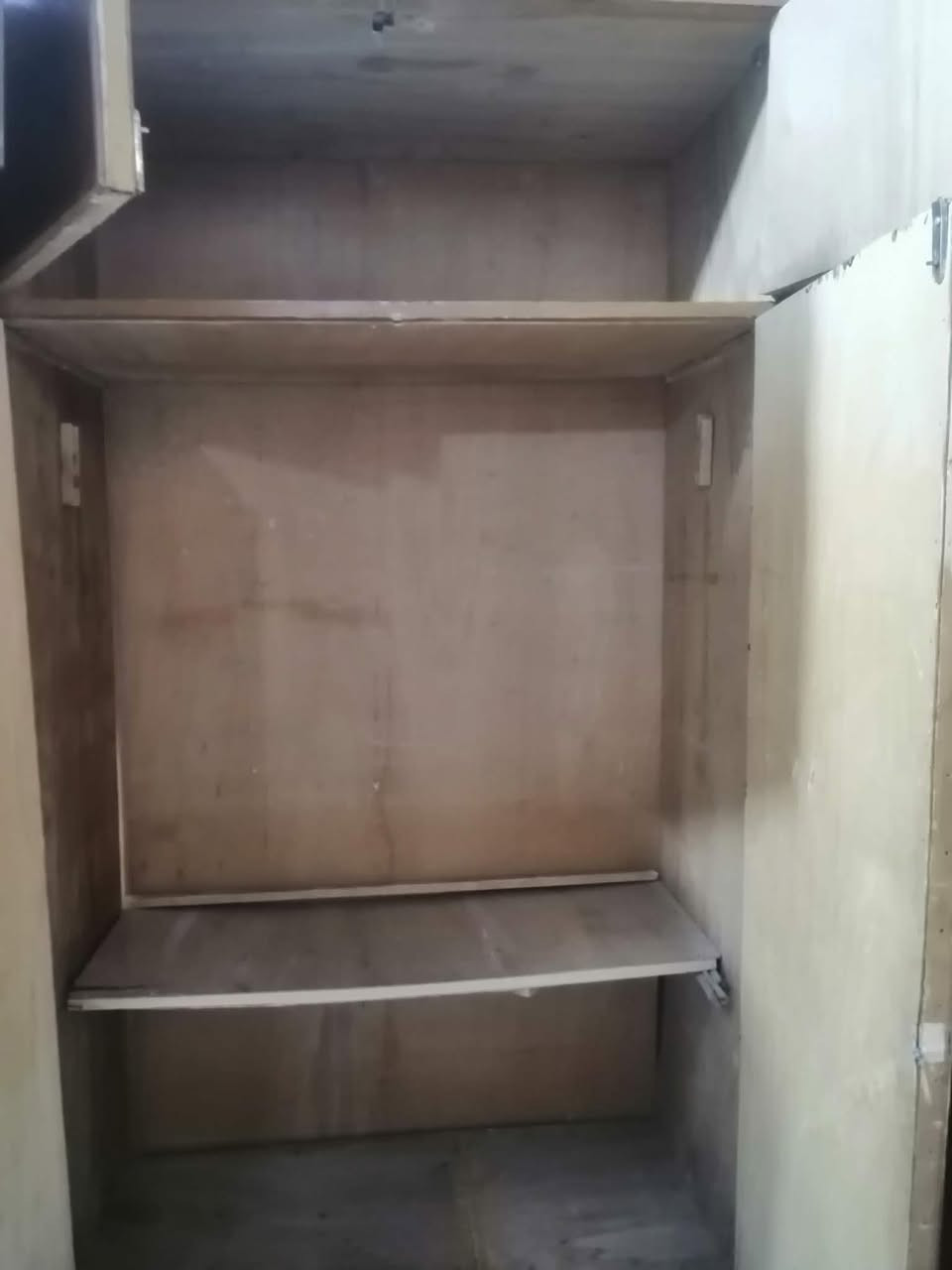 كنتور ست بيبان طابقين
حي العسكري
سعر ١٥٠ وبي مجال
***********
