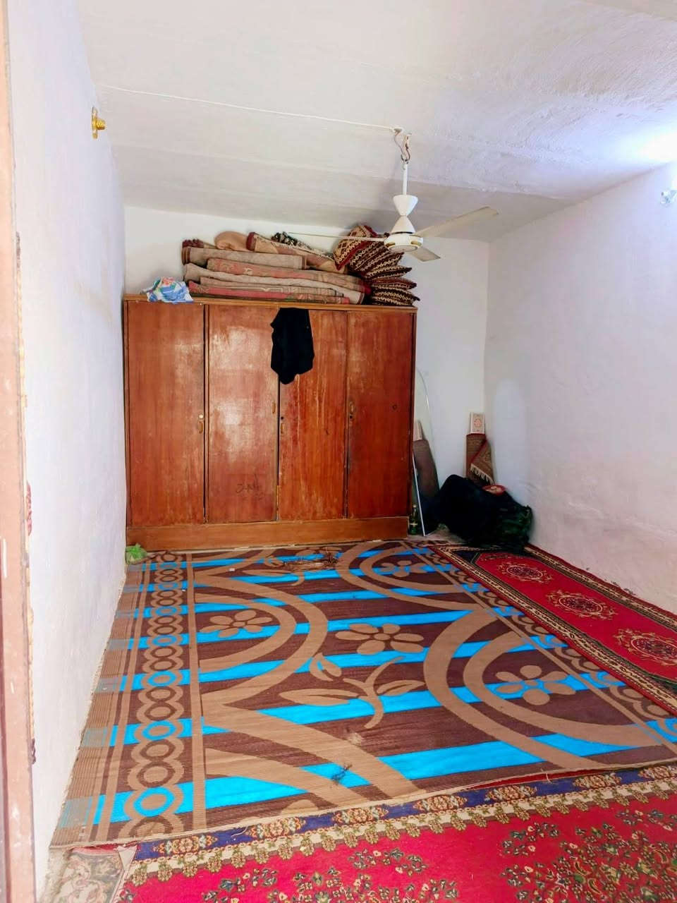١٥٠متر. ٢٤مليون فقط دار للبيع يحتوي على غرفه نوم صاله مطبخ صحيات استقبال  تجعيب وبناء بلوك عكاد  جاهز.  عنوان الدار النجف الأشرف كوفه براكيه شارع سيد حبيب قرب حسينيه ابا الفضل ع.    للإستفسار مراجعه المڰتب الڰوفه شارع المعمل قرب شارع المطار القديم مجاور صيدليه بلال مقابل صيدليه زحل جوار شارع سيد حبيب ***********مكتب ***********.مكتب
