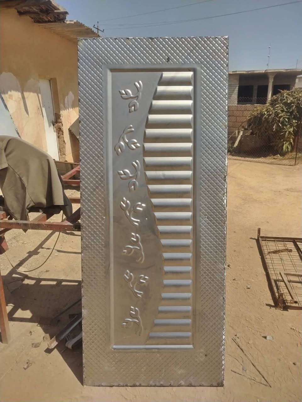 السلام عليكم ورحمة الله وبركاته 
فصالات ابواب عادية 
حسب الطلب وبأسعار مناسبة 
ونقوشات حسب الطلب
