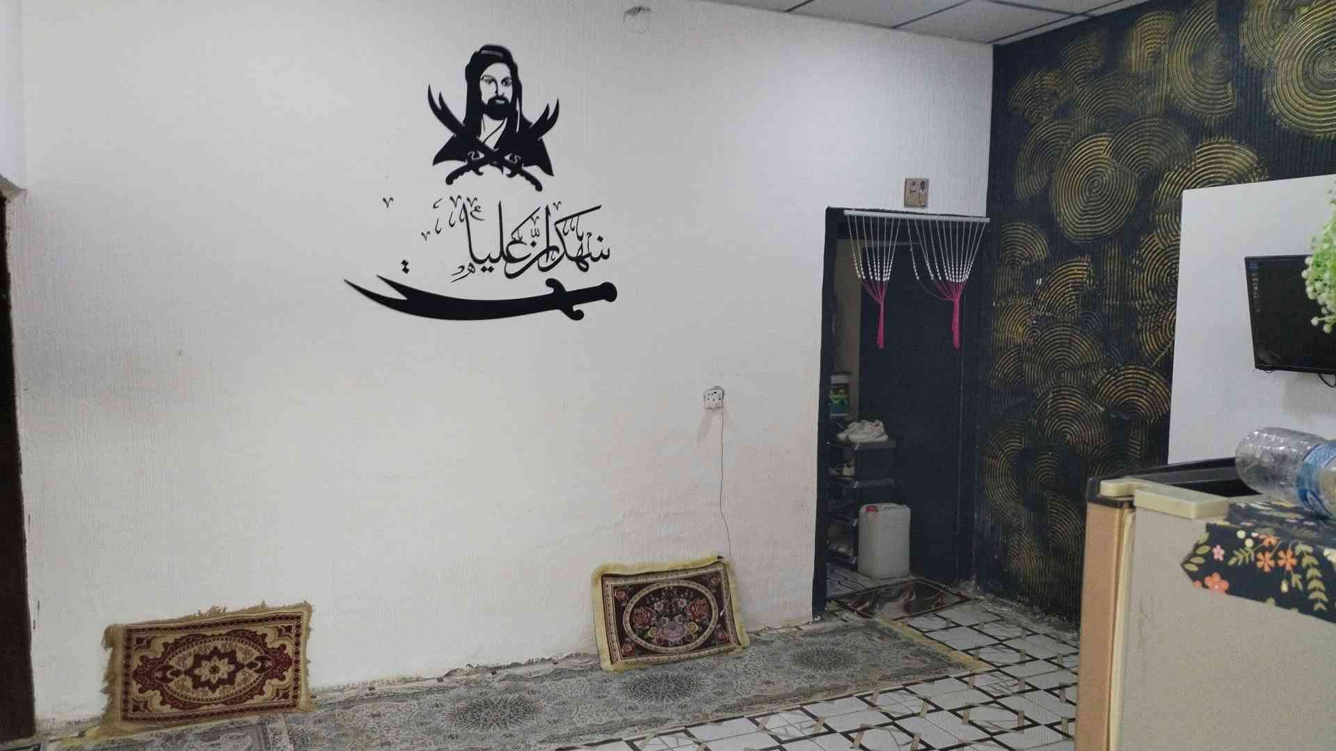 السماوه - دار زراعي -للبيع -شارع طاقه ع طريق -الإمام المهدي
المساحه 100م 

يحتوي دار - غرفه نوم + استقبال + صاله + مطبخ +صحيات 

بعيد عن المحرم(  اي ) ظغط العالي مال كهرباء 

ضمانات دار من حكومه مضمون من العشائر(اقرار محكمه )

كافت الخدمات توجد كهرباء ماي قريب للشارع جدا 

السعر 20 مليون 

للإستفسار اتصال ع رقم تالي او مراسلتنا صفحه 
***********
