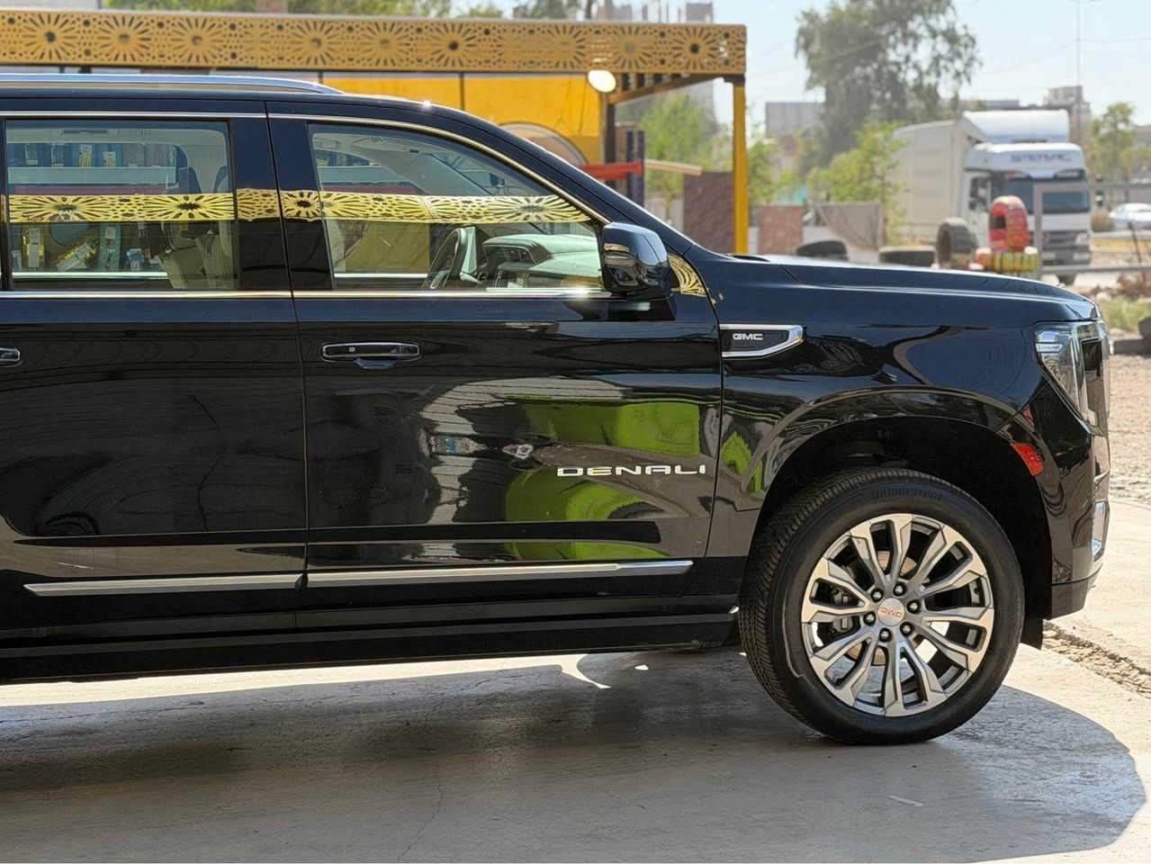 السلام عليكم

جمسي يوكن دينالي 2023 Vip خليجي مكفولة من الضربة والصبغ ، وكالة المنصور 

رقم بغداد   

ماشية 45 الف كيلو

المواصفات دينالي Vip

1- بصمة ابواب 

2- فتحة سقف (بنوراما)

3- حساس خلفي وامامي وجوانب

4- كامرات (5) 360 درجة 

5- ثلاث قطع تبريد 

6- كشنات جلد اوف وايت 

7- تشغيل عن بعد 

8- جنطة كهرباء 

9- شحن لاسلكي 

10- شاشات عرض امامي وحلفية

11- جكات رفع السيارة 

12- رادارات أمامي خلفية جانبي 

13- كشنات تدفئة و تبريد وخزن ميموري

14- دفع رباعي (4*4)

15- شاشة عرض داتا شو 

16- محرك 8 سلندر 6.2 

17- كشن منفصل vip 

18- مقاعد السيارة كلها كهرباء

19- كاميرا خلفية في المرآة الوسطية

20- دوسات كهرباء 

21- نطام صوتي BOSE 

وبعد بيها مواصفات السيارة جاهزة من كلشي 

السعر/525 

(العنوان بغداد )

للأستفسار 

***********
*********** بغداد, العراق

