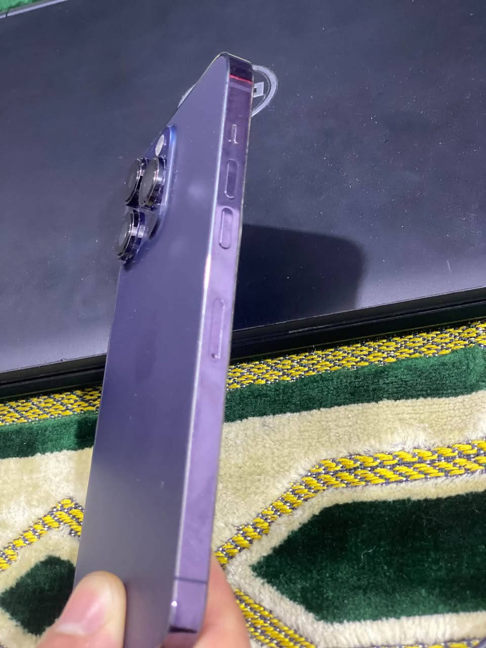 ايفون 14برو ماكس 
ذاكره 256
بطاريه 93
العنوان البصره خور الزبير 
للاستفسار ***********

نص مكتوب في الصور:
- ١٢:١٦ ٥٤ حول > الاسم iPhone إصدار iOS 26.5 < اسم الطراز iPhone 14 Pro Max رقم الطراز MQ9X3TA/A الرقم التسلسلي JXPCQ3QT3D . الأغاني . الفيديوهات ١ الصور السعة ٢٥٦ غ.ب. متوفرة ٢٣٥,٨٨ غ.ب. عنوان Wi-Fi F4:21:CA:6A:9F:82 Bluetooth F4:21:CA:6A:F1:BD البرنامج الثابت للمودم 4.51.04 < SEID
- ١٢:١٥ ٥٤ حالة البطارية والشحن كما هو الحال مع البطاريات القابلة لإعادة الشحن، بطارية الهاتف قابلة للاستهلاك وتصبح أقل فاعلية مع الوقت. معرفة المزيد... الحد الأقصى للقدرة ٩٣٪ هذا قياس لقدرة البطارية مقارنة بقدرتها عندما كانت جديدة. قد تتسبب القدرة المنخفضة بتقليل ساعات الاستخدام بين عملية الشحن والأخرى. أقصى قدرة للأداء ستساعد الأنظمة المضمنة في النظام والمكونات في تخفيف آثار الأداء التي قد تلاحظها أثناء التقدم الكيميائي في عمر بطارية iPhone. شحن البطارية المحسن للحد من استنزاف عمر البطارية، يتعلم الـ iPhone من عادات الشحن اليومية، بحيث ينتظر ولا يتجاوز ٨٠٪ حتى يحين موعد حاجتك إلى استخدامه.