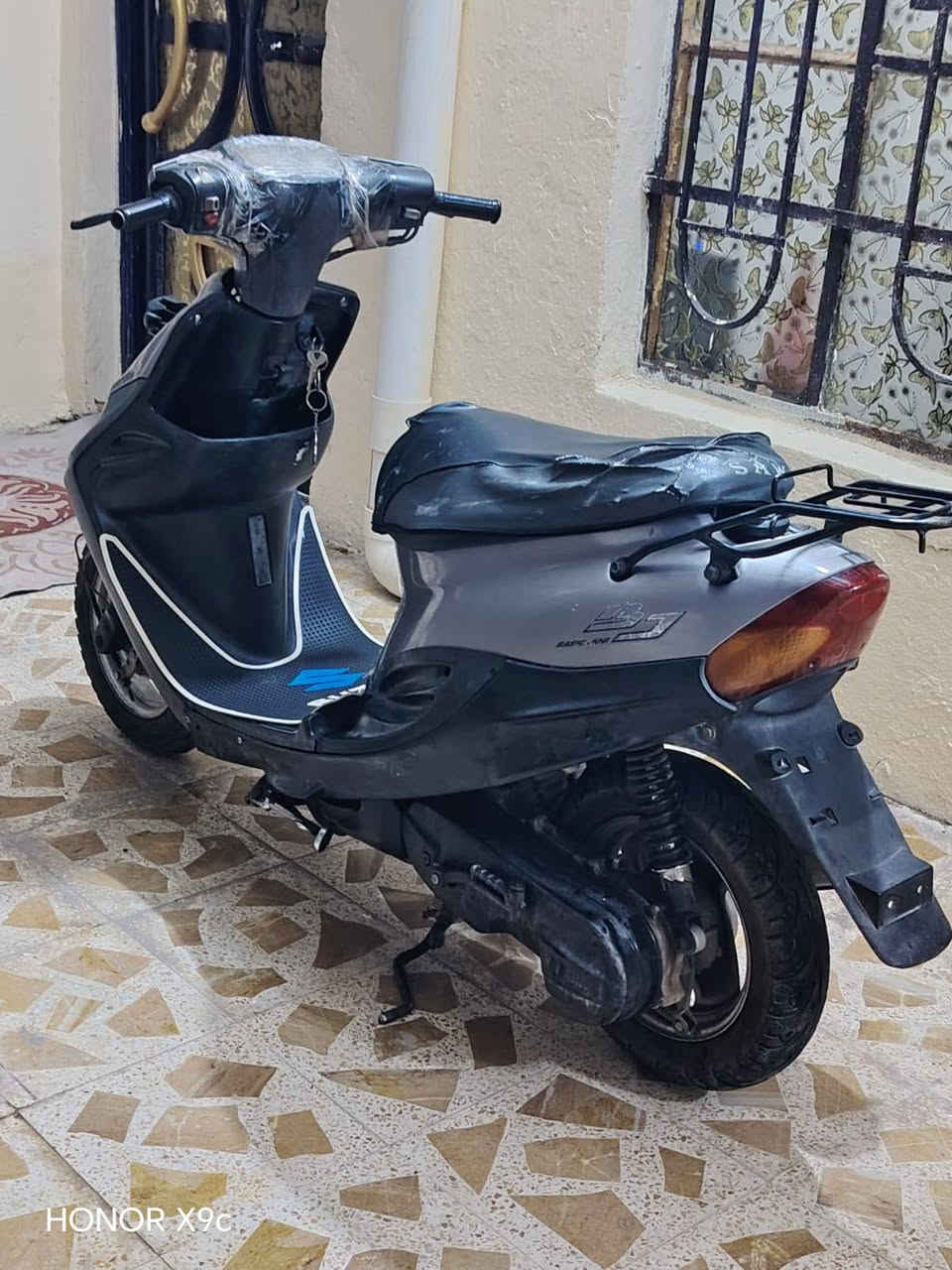سلام عليكم دراجه يماهو 9 زروف للبيع مجفته مره وحده سعر 350 وبيه مجال وهذا رقمي ***********

نص مكتوب في الصور:
- HONOR X9c
