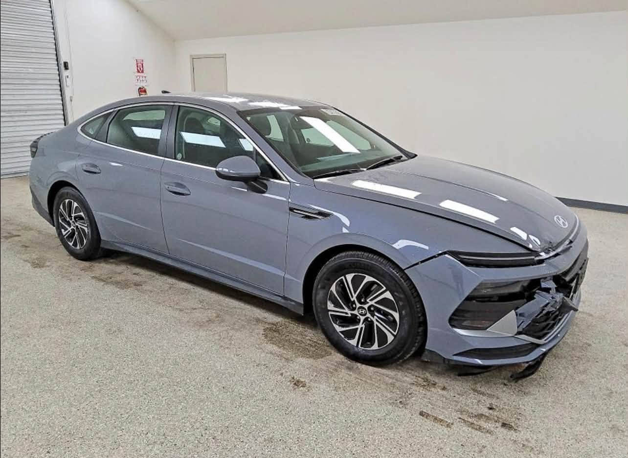 (((مكتب اسديرة لتجارة السيارات)))
📆تاريخ المزاد 21/9/2026

نوع السيارة:  Hyundai Sonata Hybrid Blue 2026
الضرر موضح في الصورة

السعر يحدد في المزاد

للاستيراد يرجى التفضل بزيارة المكتب 

📍موقع المكتب: اسديرة طق طق قرب مول انيس 

للاستفسار :
***********
اهلاً وسهلاً بكم ونشكر ثقتكم بنا💙

نص مكتوب في الصور:
- 65490817X