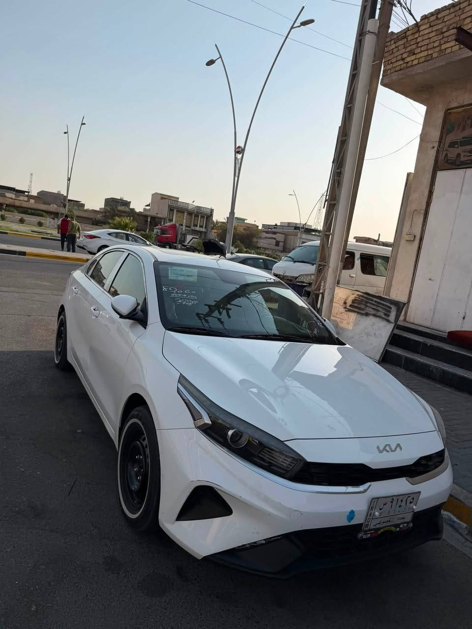 البيع كيه سيراتو خليجي مال اقصاد باقيلها 10تشر وصير حره فول موصفات السياره الف وستميه ماشيه 90سياره  جديده بيها بس هاي بل داير وشوي بل باب طكت مال دراجه والباقي كفاله من كلشي سعر 143بكان بصره قبله اي ستفسار علا الرقم ***********
