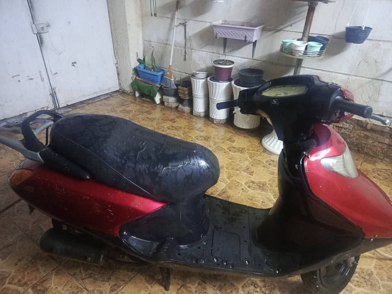 دراجه سبيسي ماليزي للبيع بيه نواقص (قليله) والسعر٢٥٠وبيه مجال المكان كوت داموك شارع ام مياده الرقم:***********
