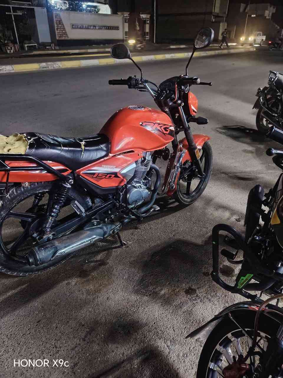 السلام عليكم  موطور للبيع موديل 2021 اتصل ***********

نص مكتوب في الصور:
- HONOR X9c