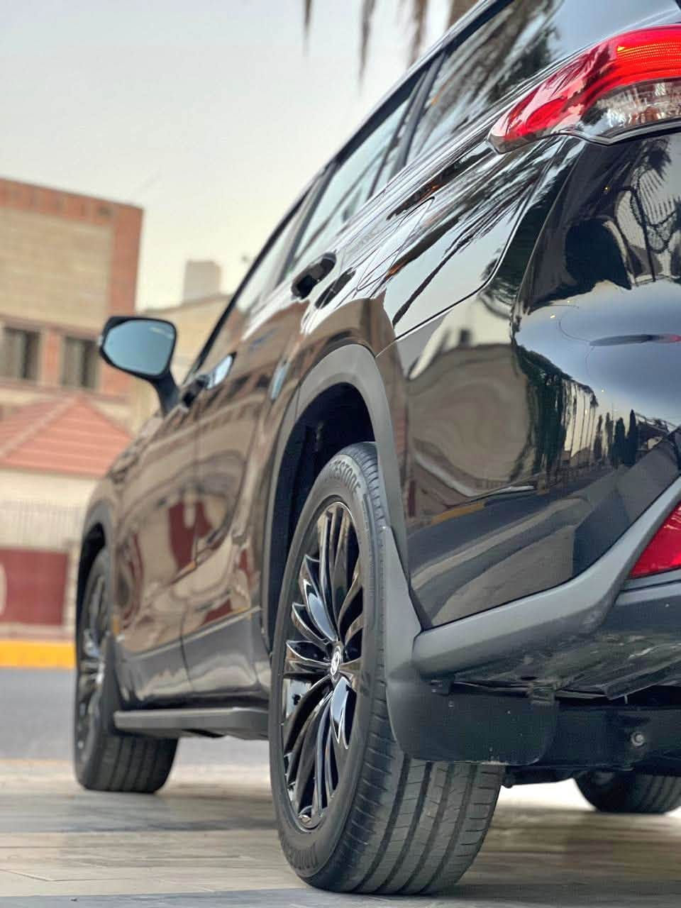 تيوتا هايلندر هايبرد موديل _2023 سعرها 190$ وبي مجال حادثها بجم سونار مرفق بيها قطع موضحة بالسونار فول مواصفات 7 راكب vip جاهزة كير محرك حدادية تبريد 3قطع ثلج اوتو تحكم وسعرها مناسب بالنسبة الخواتها ترايها اطلع للبصرة . رقم بغداد تحويل مباشر . 
مكاني بابل المسيب
