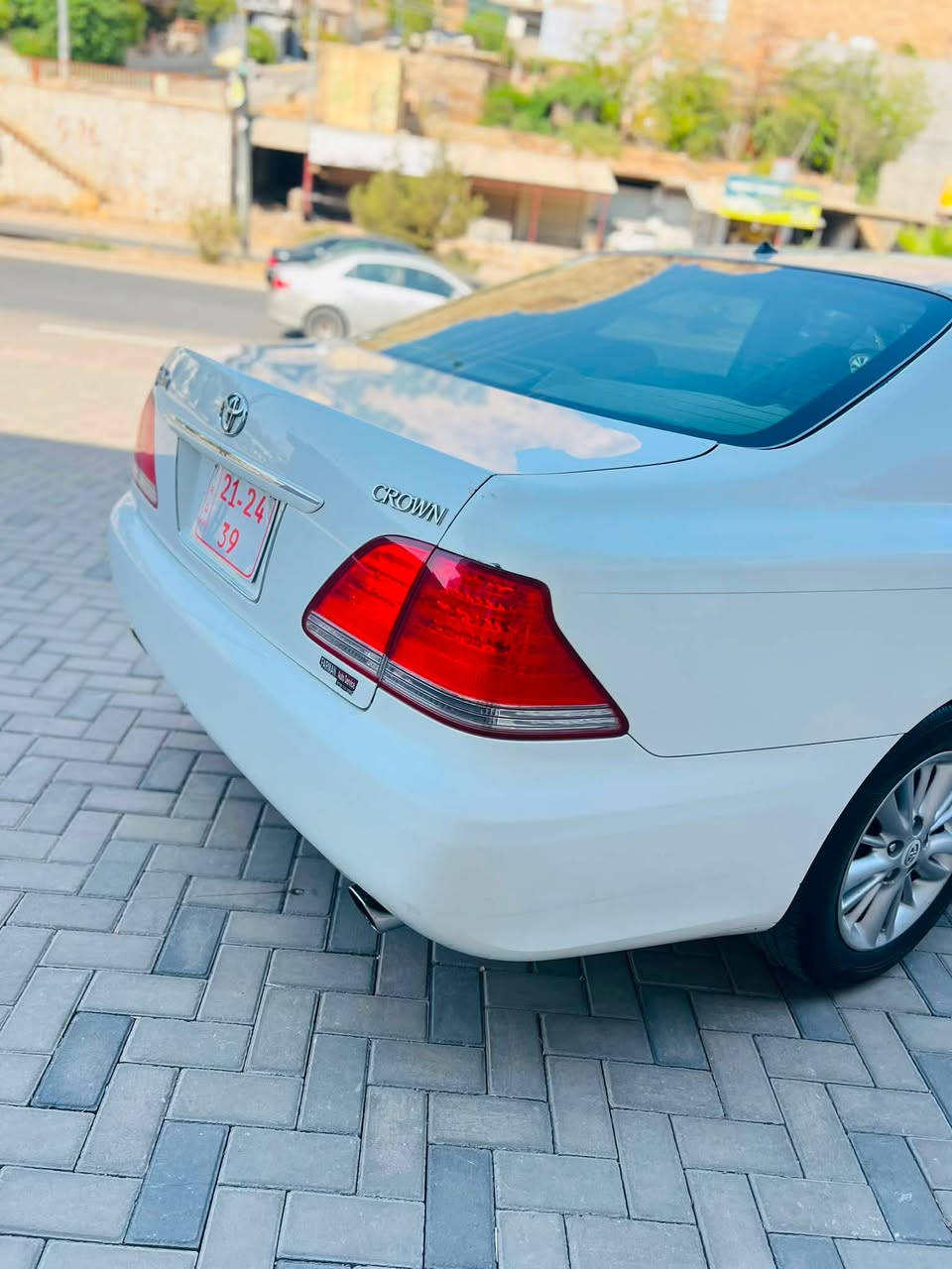 شاهینە مووس2005
گێڕ کەورە مەکینە گەورە
182 بێدووکەل
سێ دووگمە
پەردە
ناوزەرد
جڵد
شاشەو کامێرا
تایەو ویلی جوانە
کامل مەسرەف .
سەقفی زۆر جوانە  
ساردوو گەمی بەسراوە .
تەقەو ڕەقەی نییە .
كۆدی هەیە
سێ پارچە بۆیاخی ئەوروپایە
سعری 64گەڵاو مەجال.
بۆ قووفڵی تەلەفوون مەکە
***********.

***********سەیسایەق
