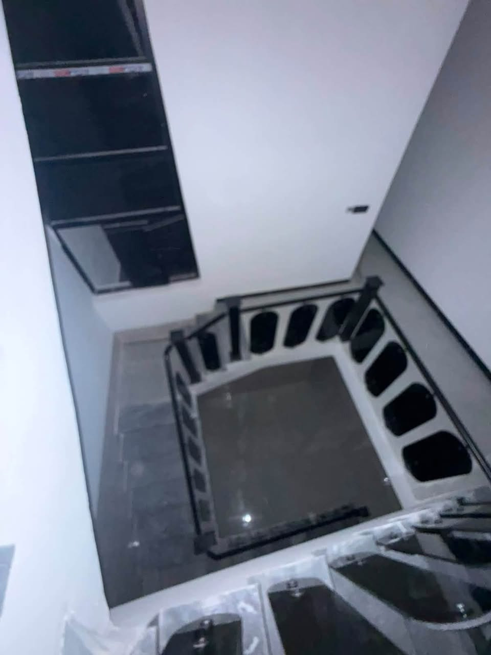 دار إلى الايجار المساحة 80 متر يتكون من 3 غرف نوم + صاله + استقبال + مطبخ + صحيات 🏠 العنوان بغداد الدوره مدخل البوعيثه مجمع شواطئ دجله شارع حلويات الحمداني قرب المدارس السعر 💵 (600) قفل الاستفسار 📲 ( *********** )

