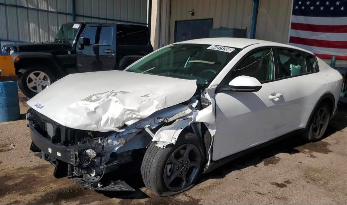 سلام عليكم سياره كي فور مديل 2025نص فول وارد مريكي حادثه بل منشور رقمه شهدا ماشيه 15 ريده 150 بيه مجال ***********
