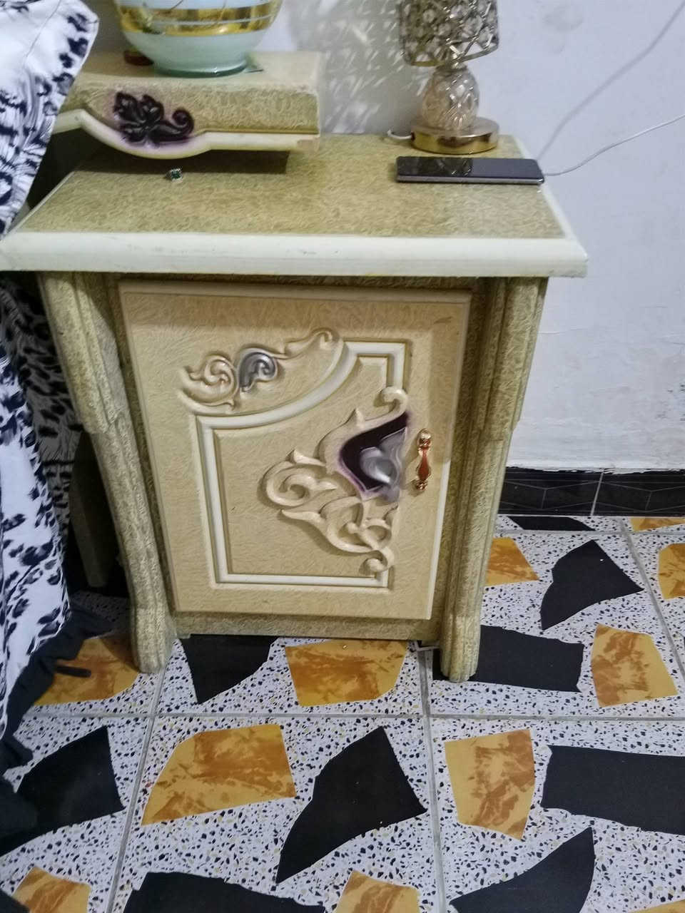 غرفه للبيع صاج نجاره طابقين نضيفه نضافته 💯ميه جديده مامستخدمه هواي نضافه مثل ماواضع الصوره شراي ***********وتساب
