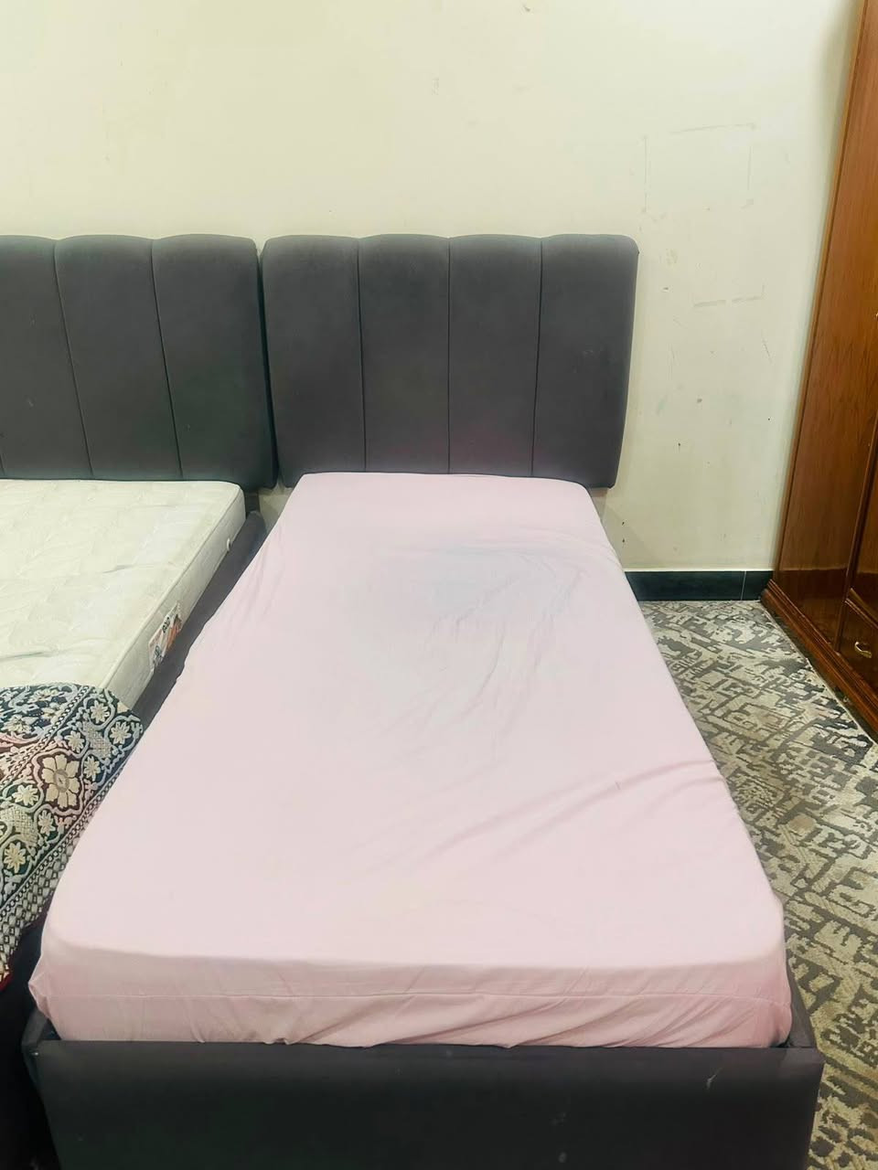 ***********
***********
شراي يتفضل واتساب 
غراض بيت بزيونه كنتور جربايه نفر جربايه نفرين ميز طعام ميز تواليت 
عنوان بغداد زيونه متواجده فقط واتساب
