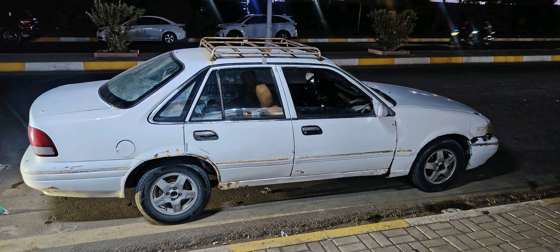 السلام عليكم سيارة برنس فراشه موديل 1997 رقم بغداد بأسمي تحويل مباشر محرك بي تبخير كير حاله جيده صدر جيد سيارة مال عمل وهي بحالة جيده وتشتغل الشراي يتصل على هذا الرقم *********** السعر 20ورقة بي مجال  مكان السيارة الرمادي التأميم