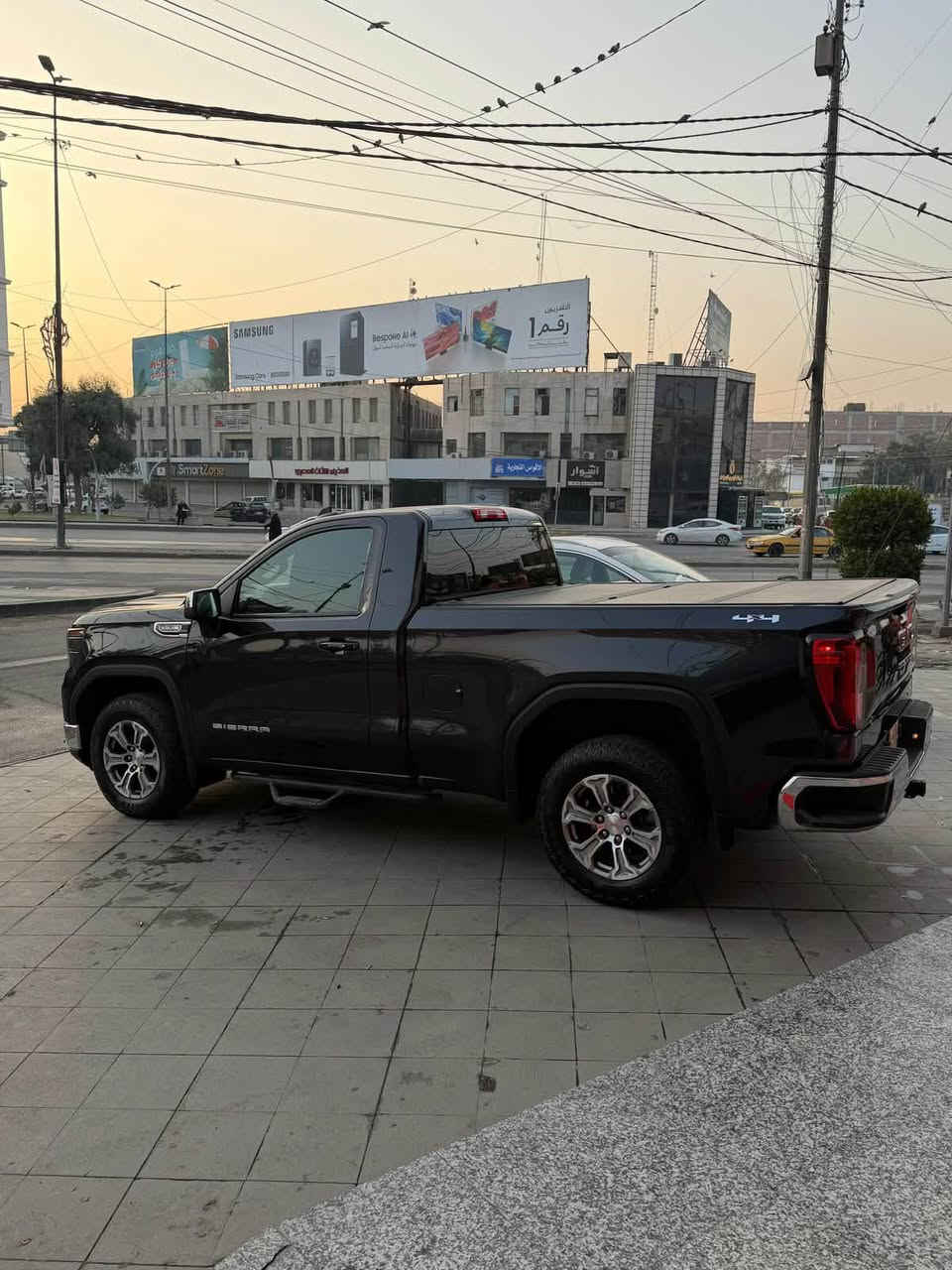 السلام عليكم اخوان جمس سييرا تك قماره باب طويل بدي قصير مديل ٢٣ ماشيه ١٢ الف ثمانيه سلندر مكينه 5.3  كفاله عامه كلين تايتل قطره صبغ مابيه لون نيلي السياره عليه سستم اكزوز كامل كورسا مع شوته رياضي ايضاً كورسا السياره للبيع فقط لشراي السياره على ايدي زيرو رقم بغداد باسمي تحويل ثاني يوم بيع سريع اخوان السعر وتساب فقط لشراي
الرقم لتواصل ***********
