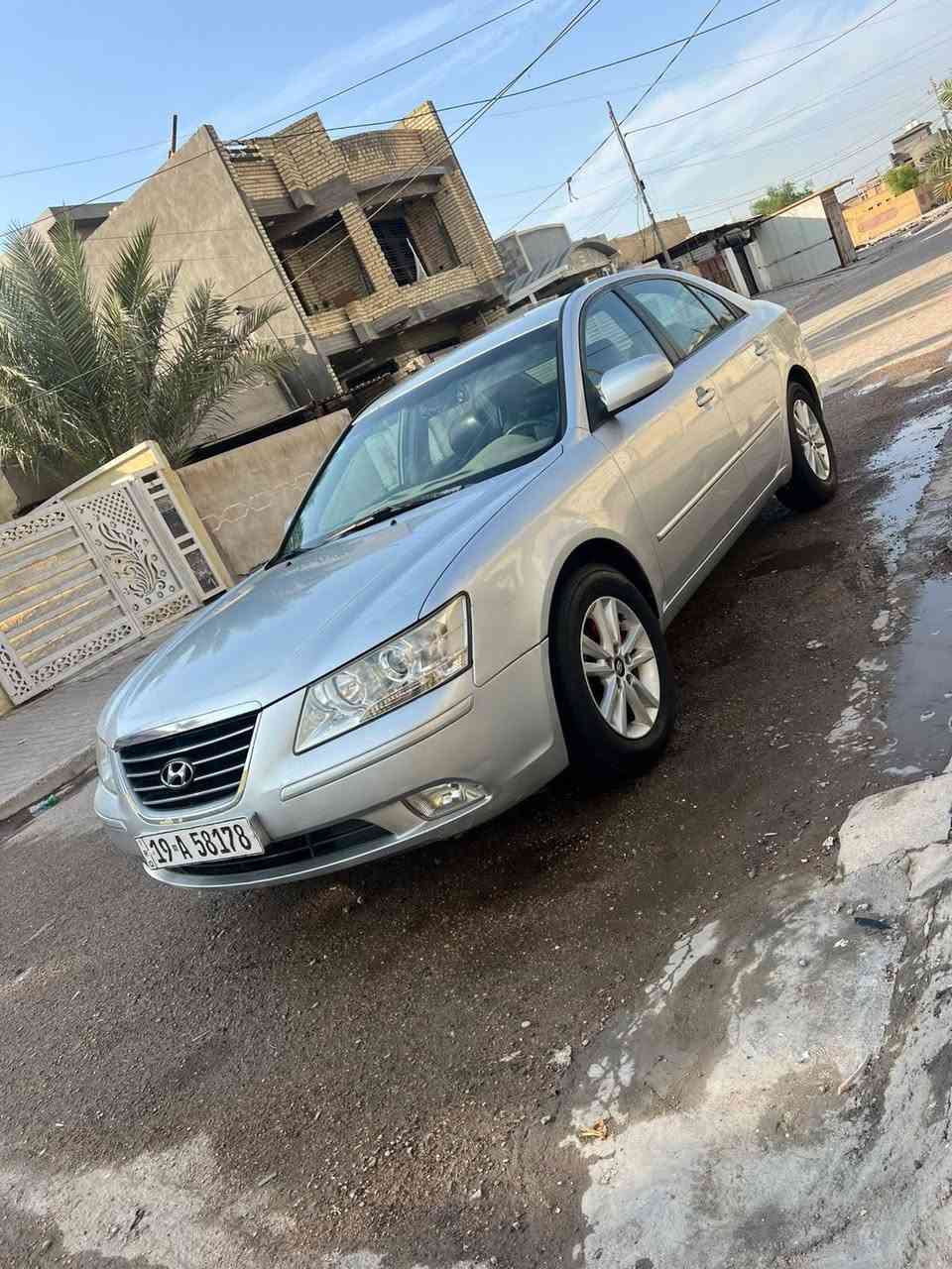 سوناتا 2011 مكفولة من الحادث صبغ جاملغ أمام ونص جاملغ خلفي والباقي مكفول محرك كير صدر تبريد جدد شركه تخم تاير جديد قبل يومين شادهن محرك 2000
 السعر 100$
مكان السياره بغداد المحموديه 
***********
***********
