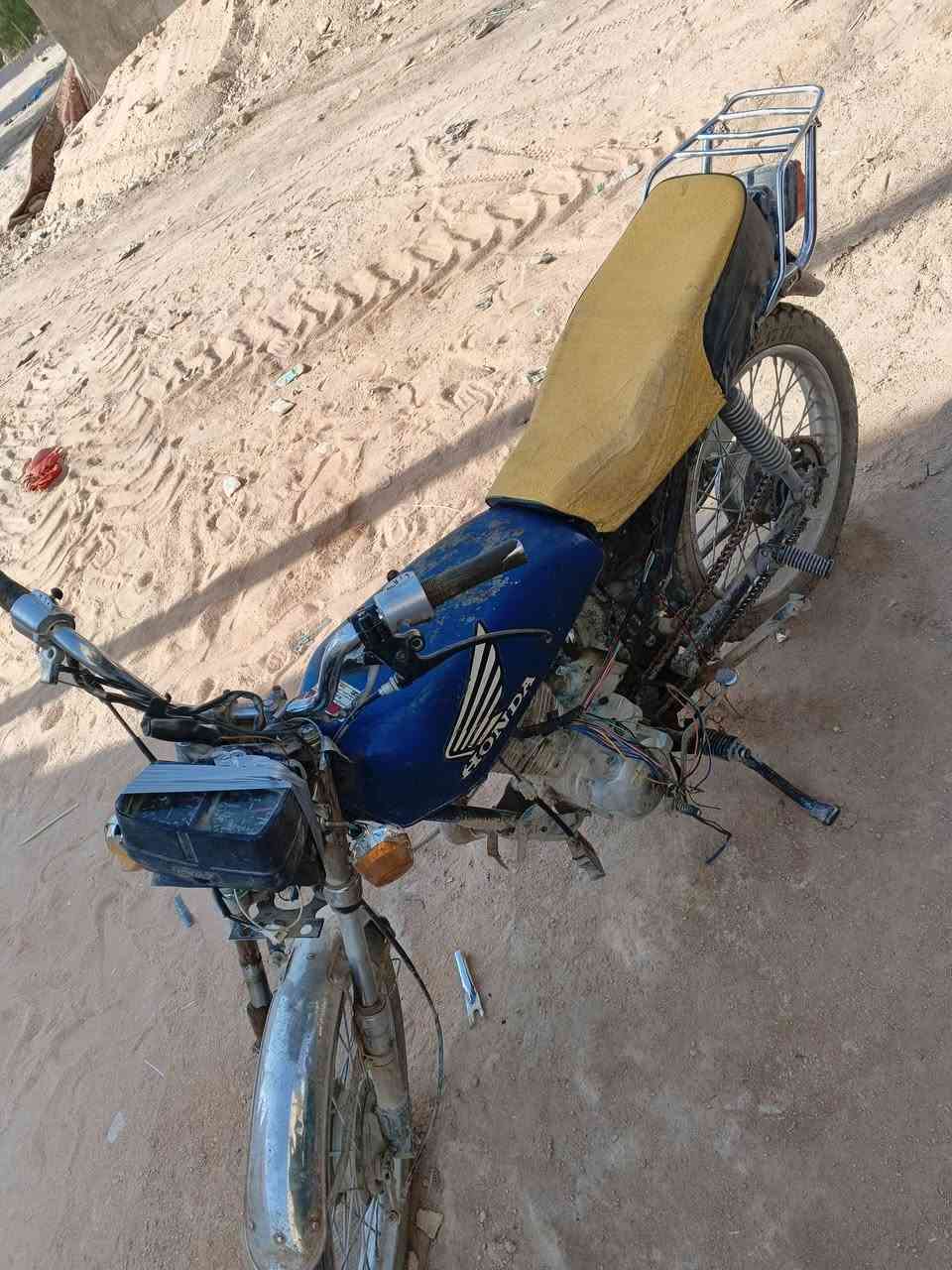 اربعه كير اوراق اصولي وكيلها العارضي ب250 الف
اليوم اني وامشي الزنجيل علس ذني الوايرات وطفت دراجه مخليها للعمل جان صندوك وراها تفيدك بهل سعر نروح للوكيل بلخان اداورلك وتاخذها دفع مالي خلك لا لتصليحها ولا للحجي لهواي بيتي بحي الندى وهذا رقمي ***********

